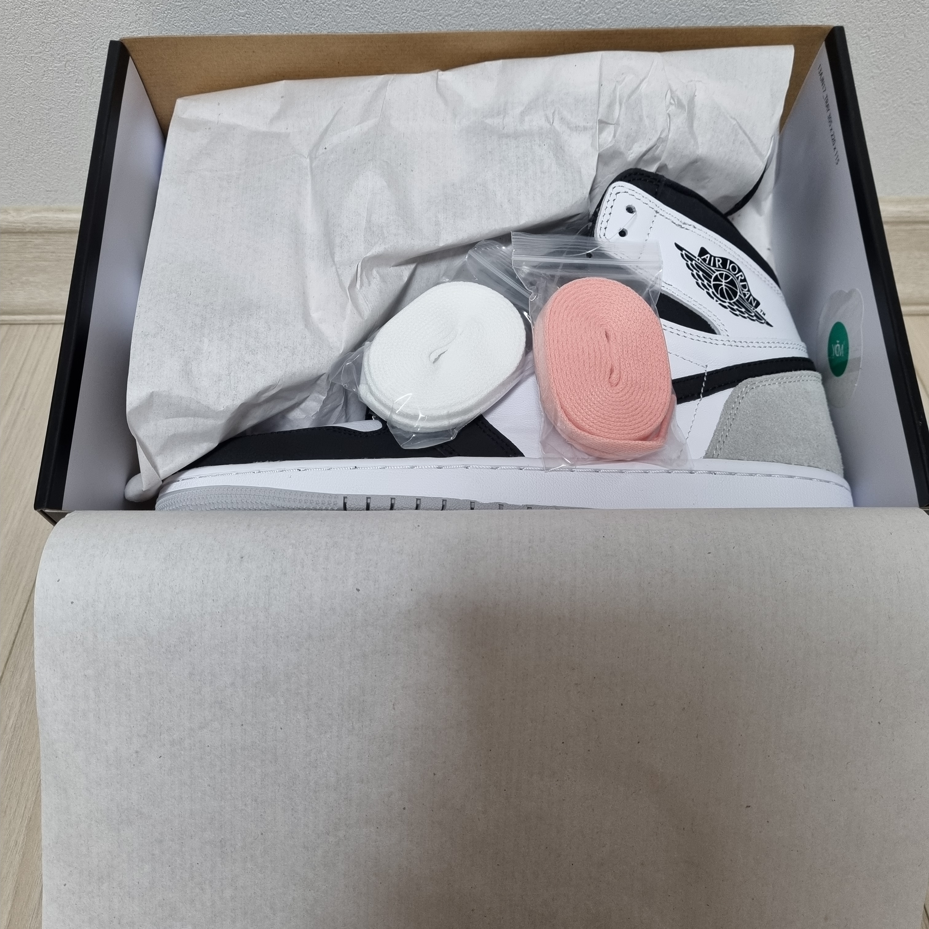 Jordan 1 Retro High OG Bleached Coral 착용 스타일 - 2