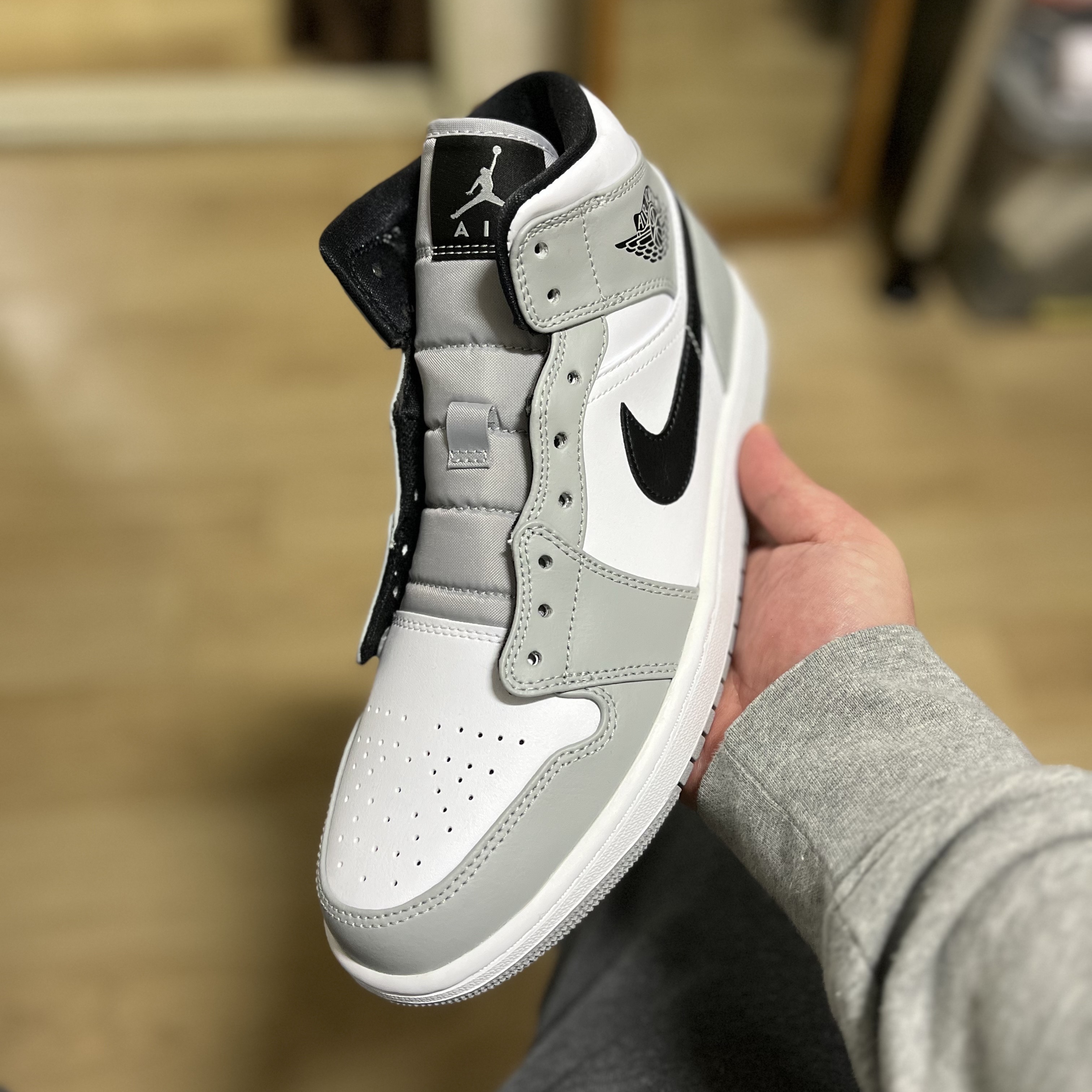 Jordan 1 Mid Light Smoke Grey 착용 스타일