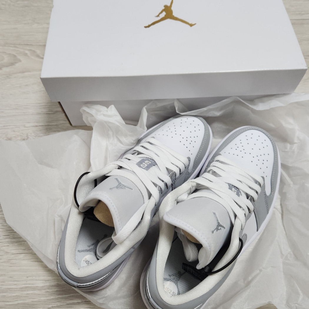 (W) Jordan 1 Low White Wolf Grey 착용 스타일 - 1