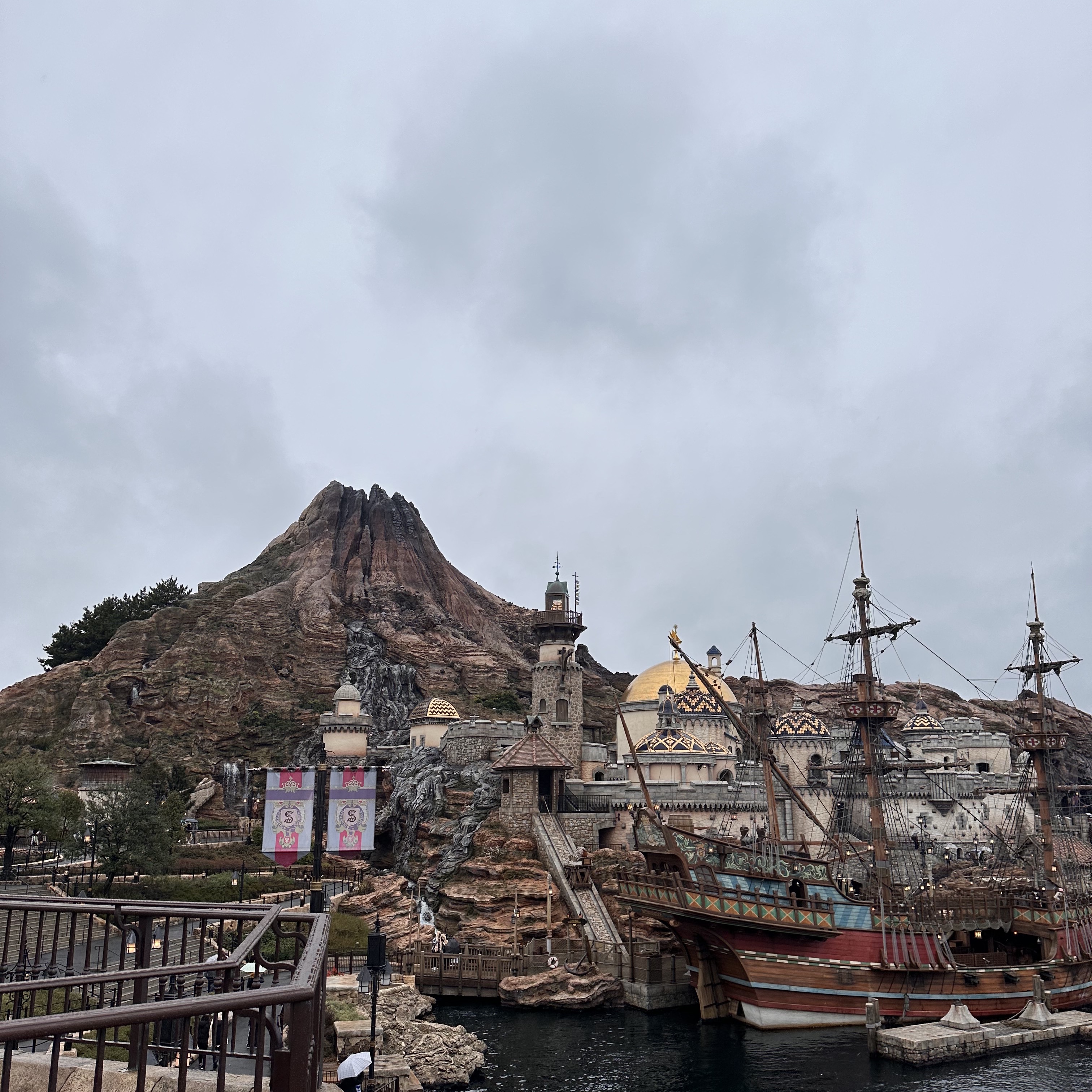 Nike Dunk Low Retro Black, Maison Kitsune x Ader Error Meditation Fox Hoodie Grey 착용 스타일 - 2