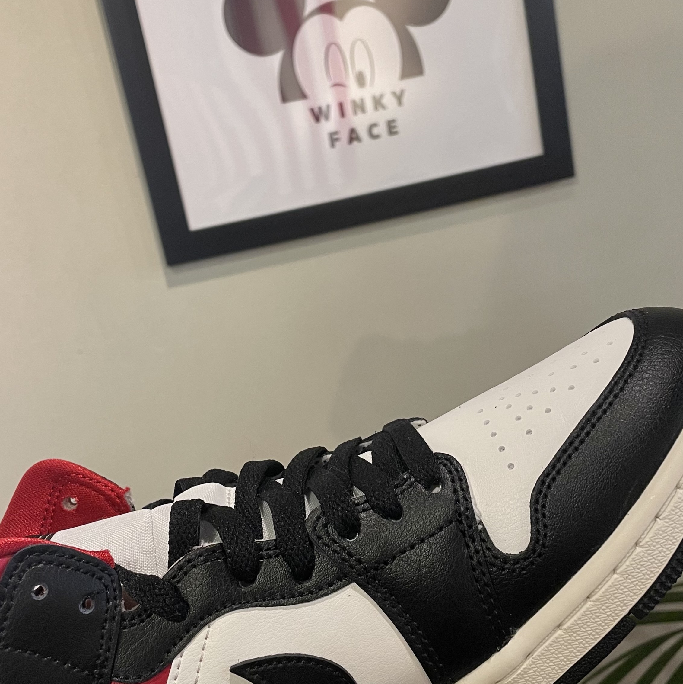 (W) Jordan 1 Mid Black Gym Red 착용 스타일