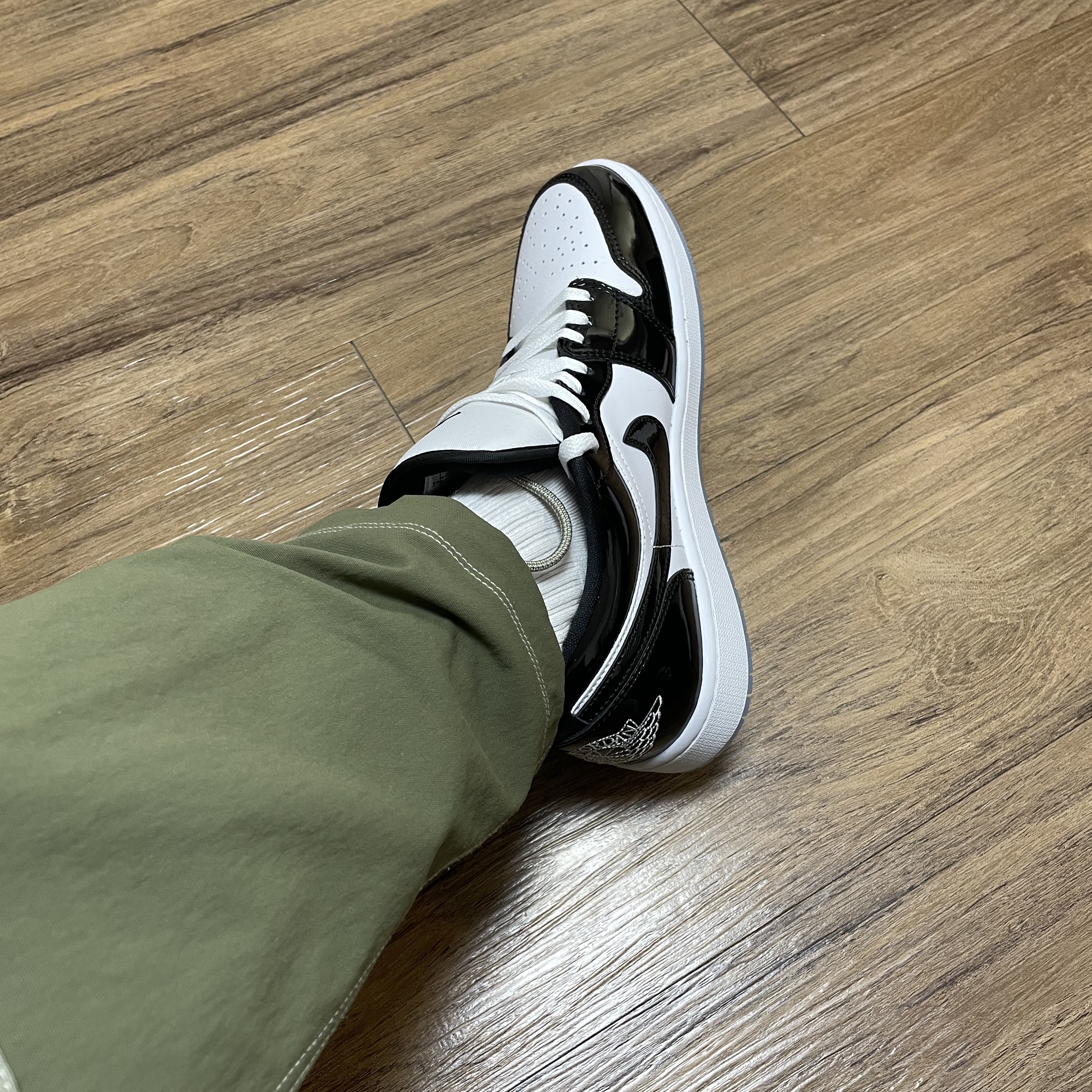 Jordan 1 Low SE Concord, Nike ACG Smith Summit Cargo Pants Medium Olive - Asia 착용 스타일 - 4
