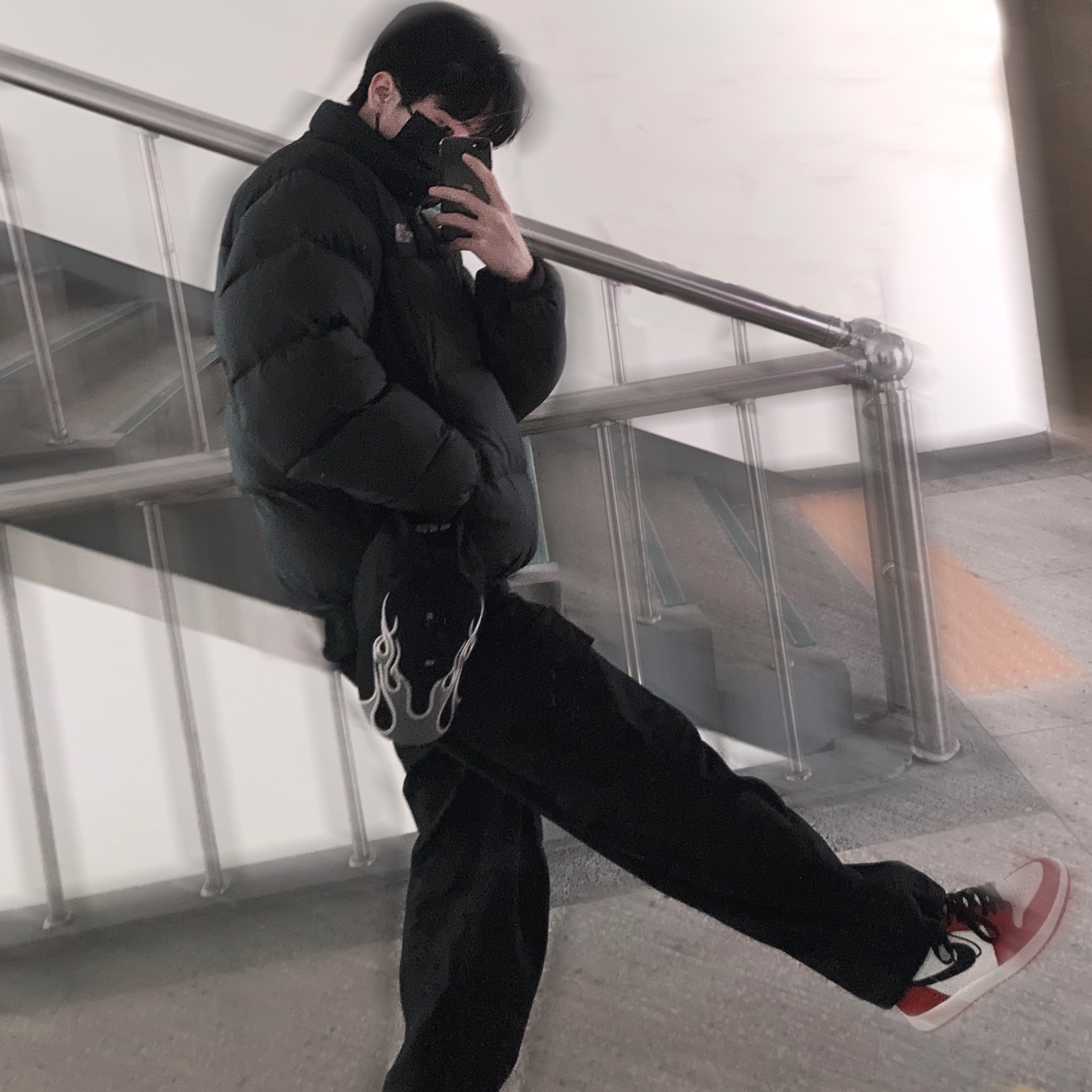 The North Face 1996 Eco Nuptse Jacket Black, Jordan 1 Retro High OG Chicago 2022 착용 스타일
