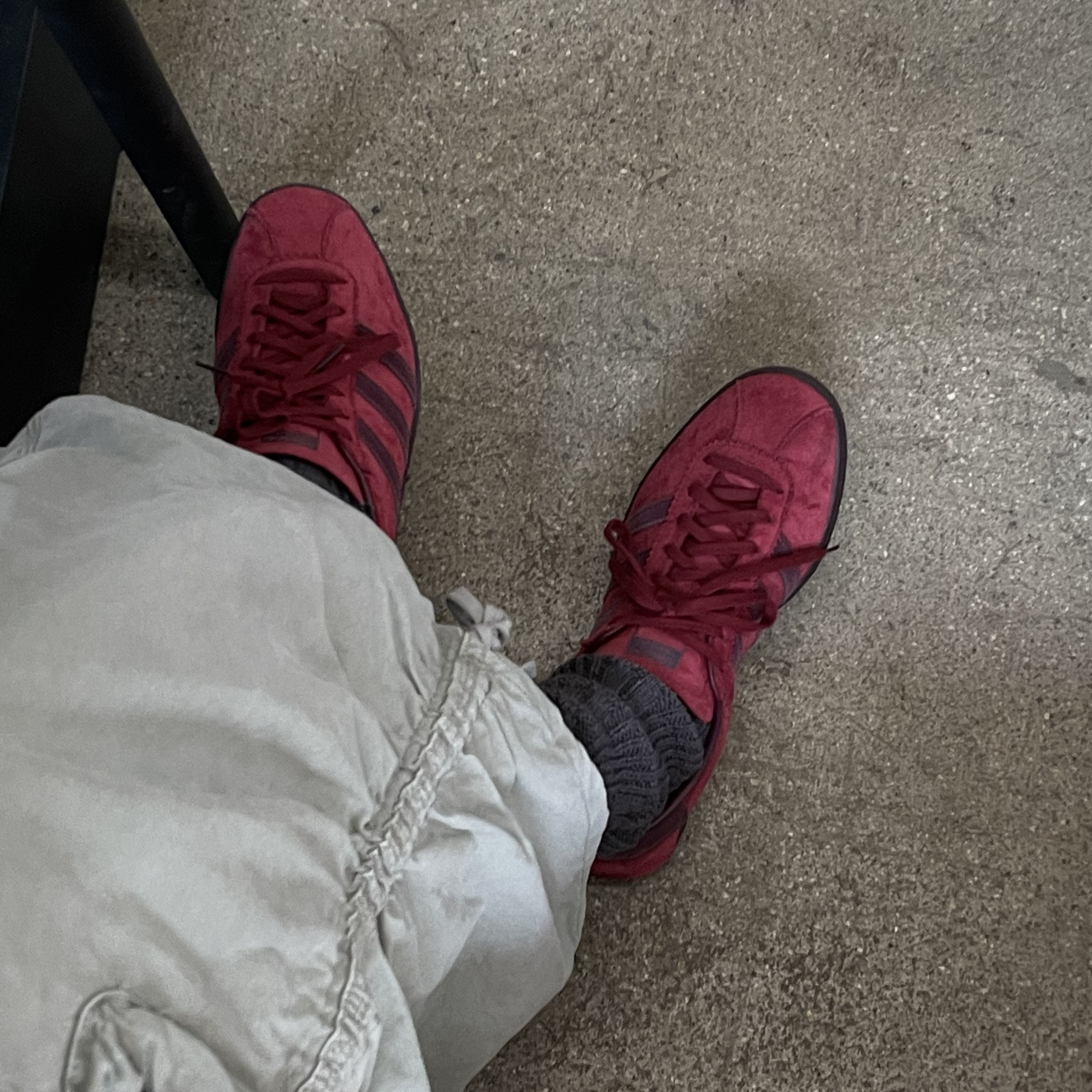 Adidas Tobacco Gruen Collegiate Burgundy 착용 스타일