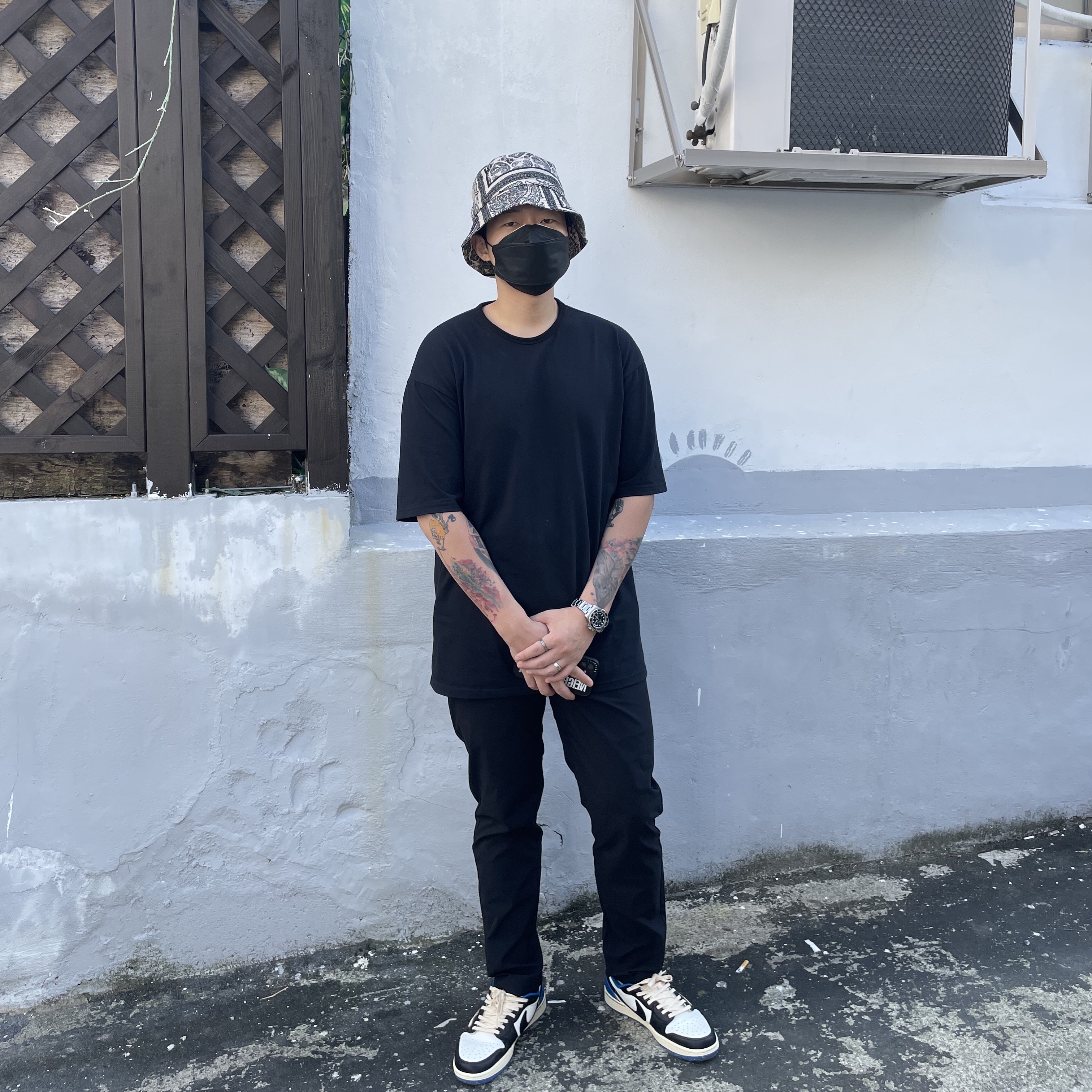 Jordan 1 x Travis Scott x Fragment Retro Low OG SP Military Blue, Rolex Submariner Date 41mm 126610LN Black Oyster 착용 스타일
