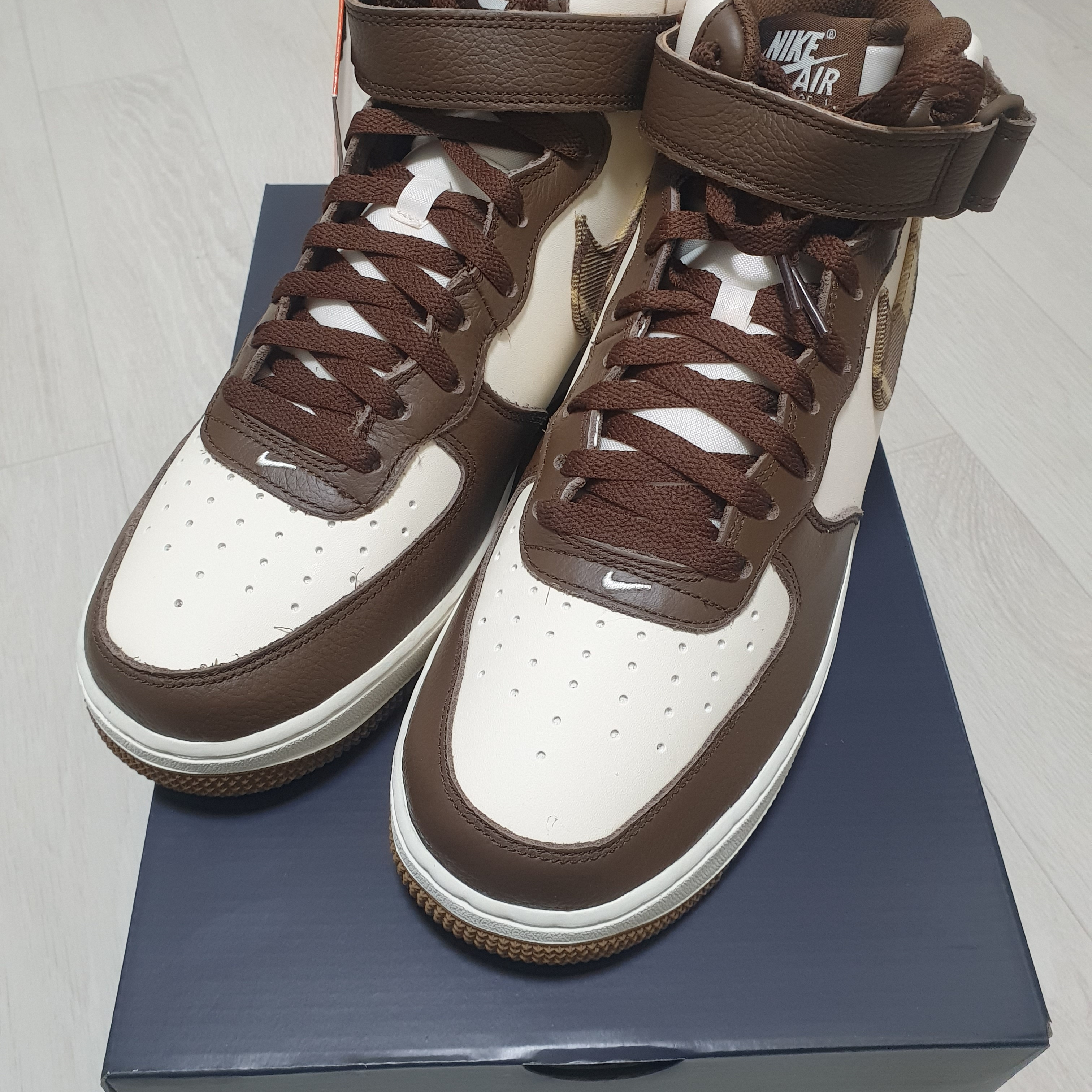 Nike Air Force 1 Mid '07 LX Cacao Wow and Pale Ivory 착용 스타일 - 1