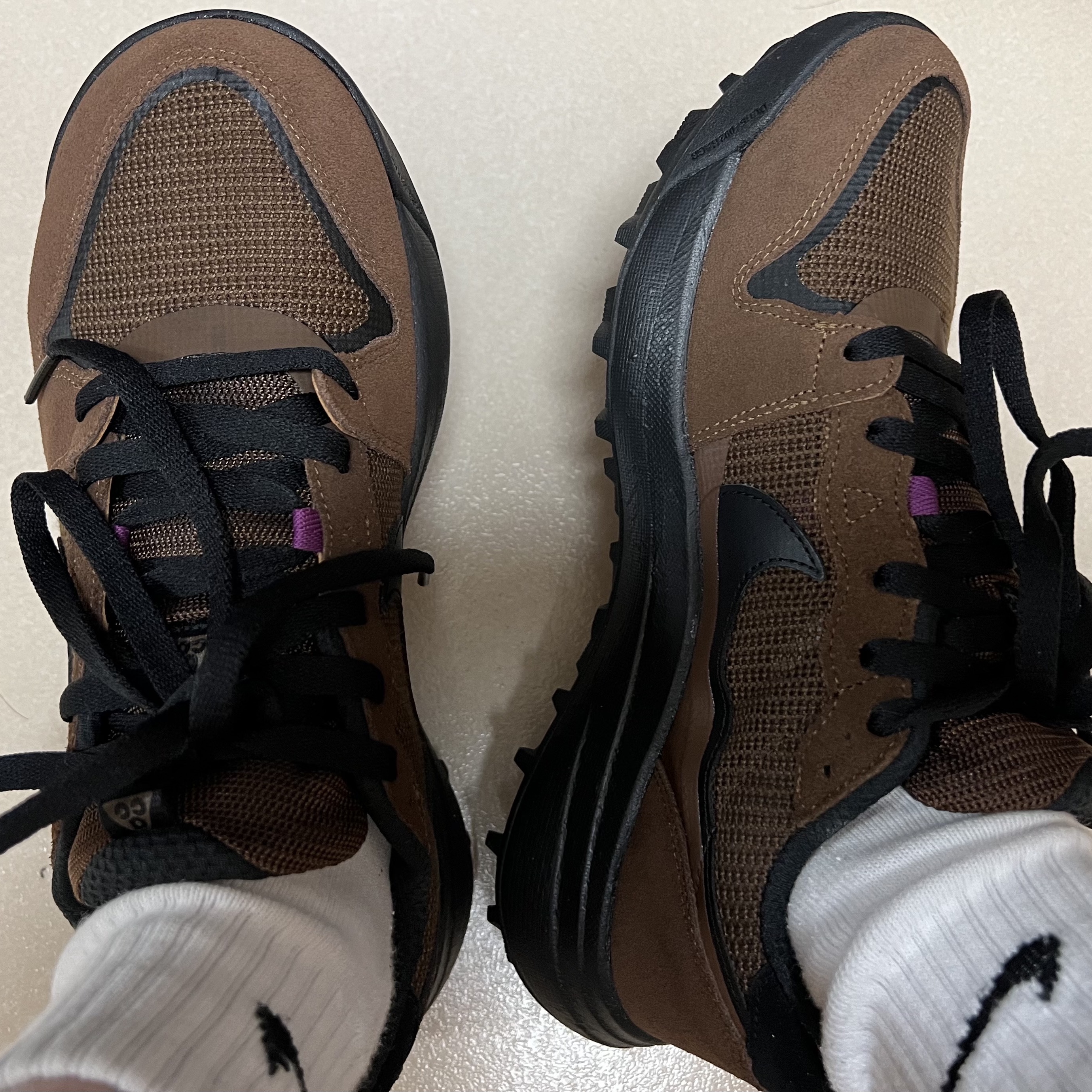 Nike ACG Lowcate Cacao Wow 착용 스타일