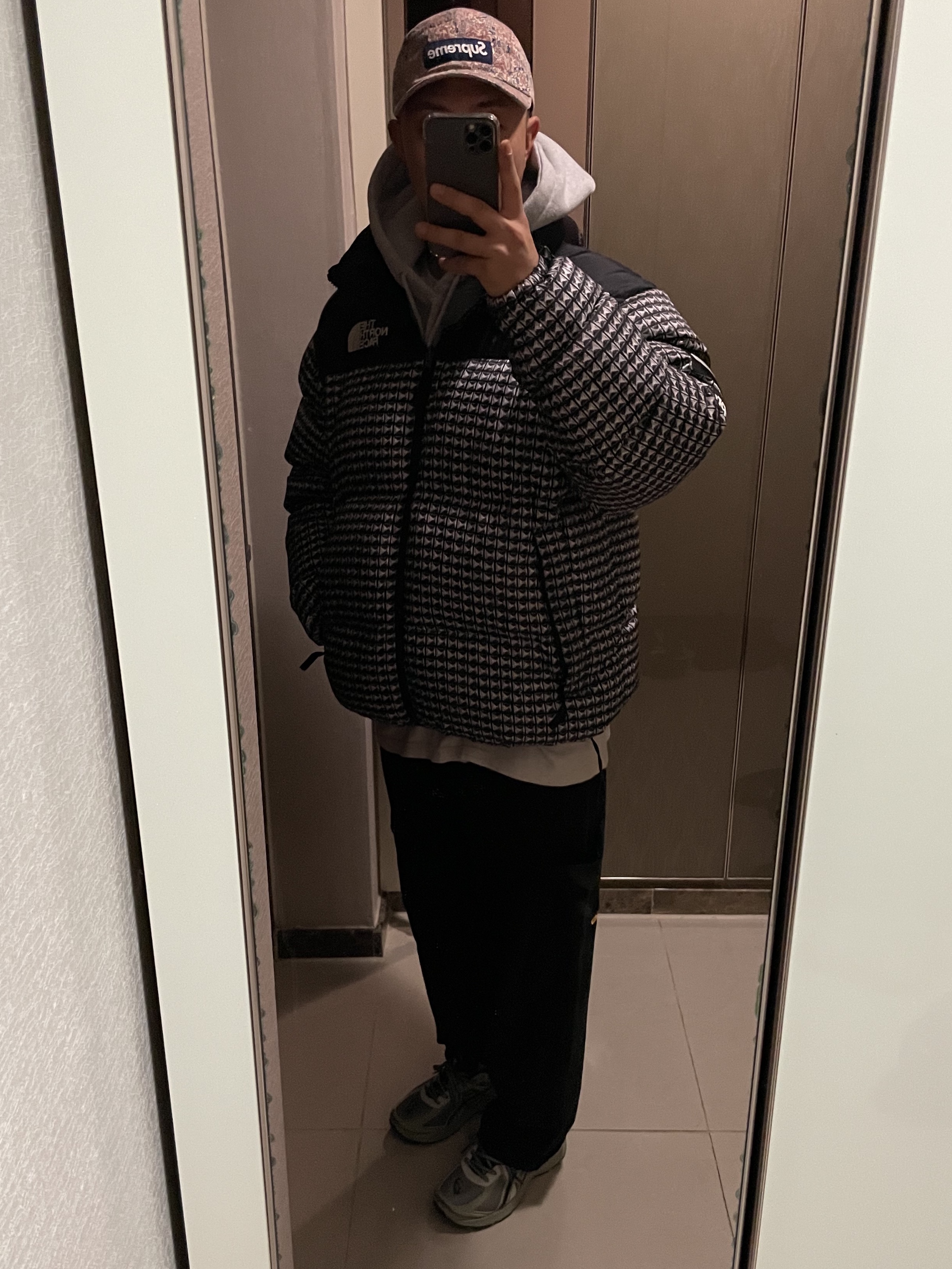 Supreme x The North Face Studded Nuptse Jacket Black - 21SS, Asics Jog 100 S Sheet Rock - 2E Wide 착용 스타일