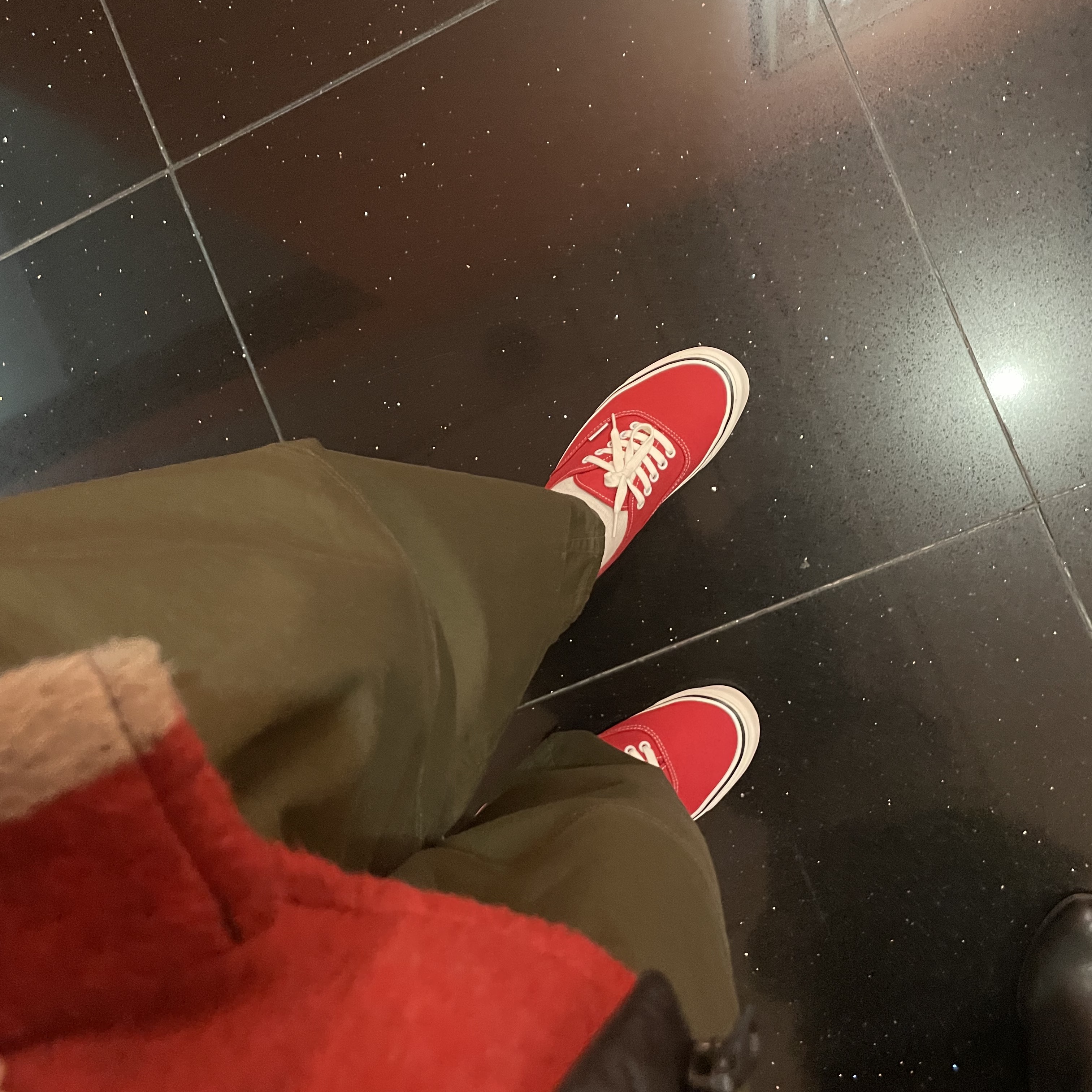 Vans Authentic 44 DX Anaheim Factory Racing Red 착용 스타일 - 1