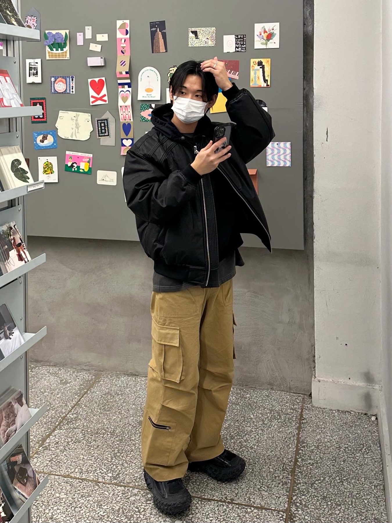 Balenciaga Defender Sneakers Black 착용 스타일 - 1