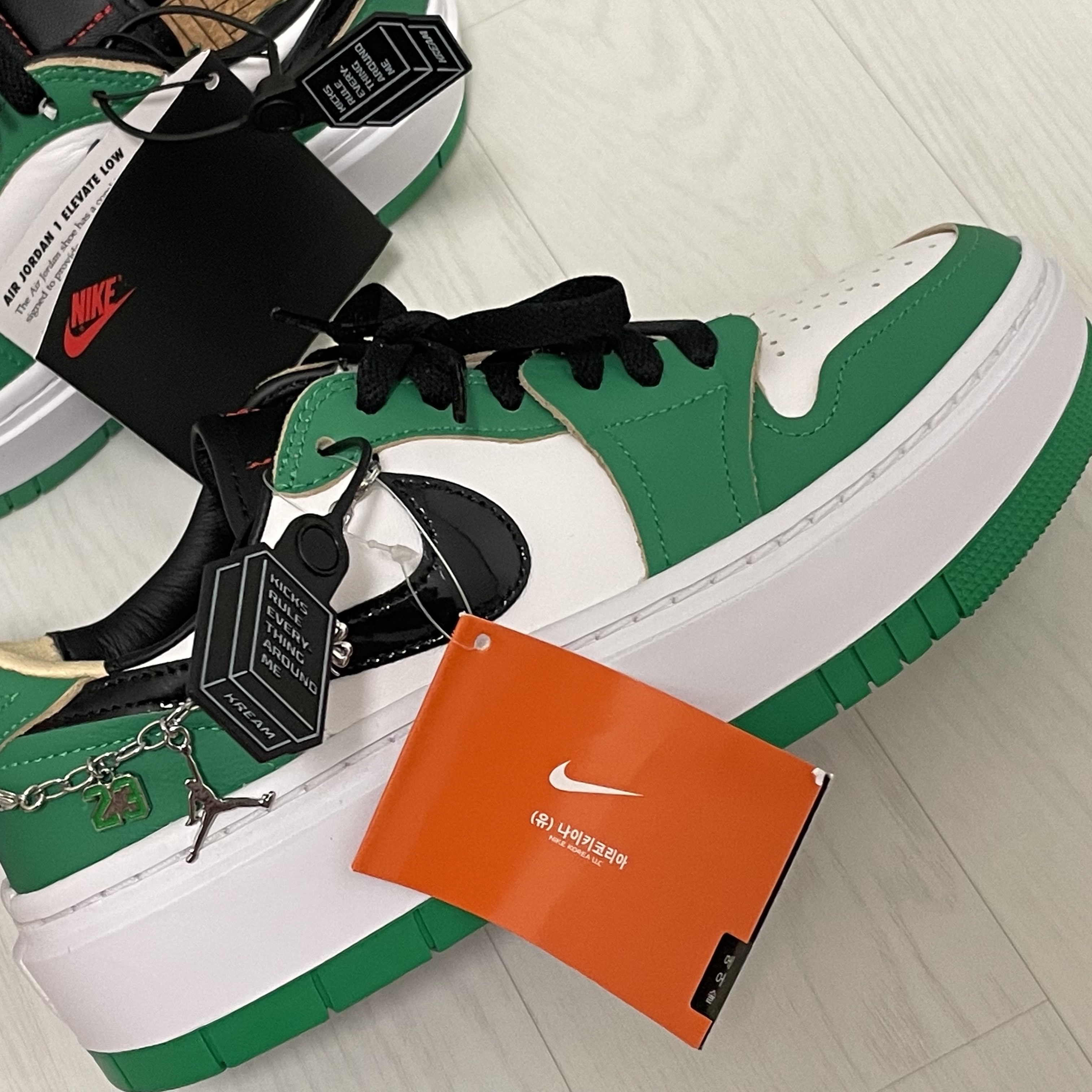 (W) Jordan 1 Elevate Low SE Lucky Green 착용 스타일 - 1