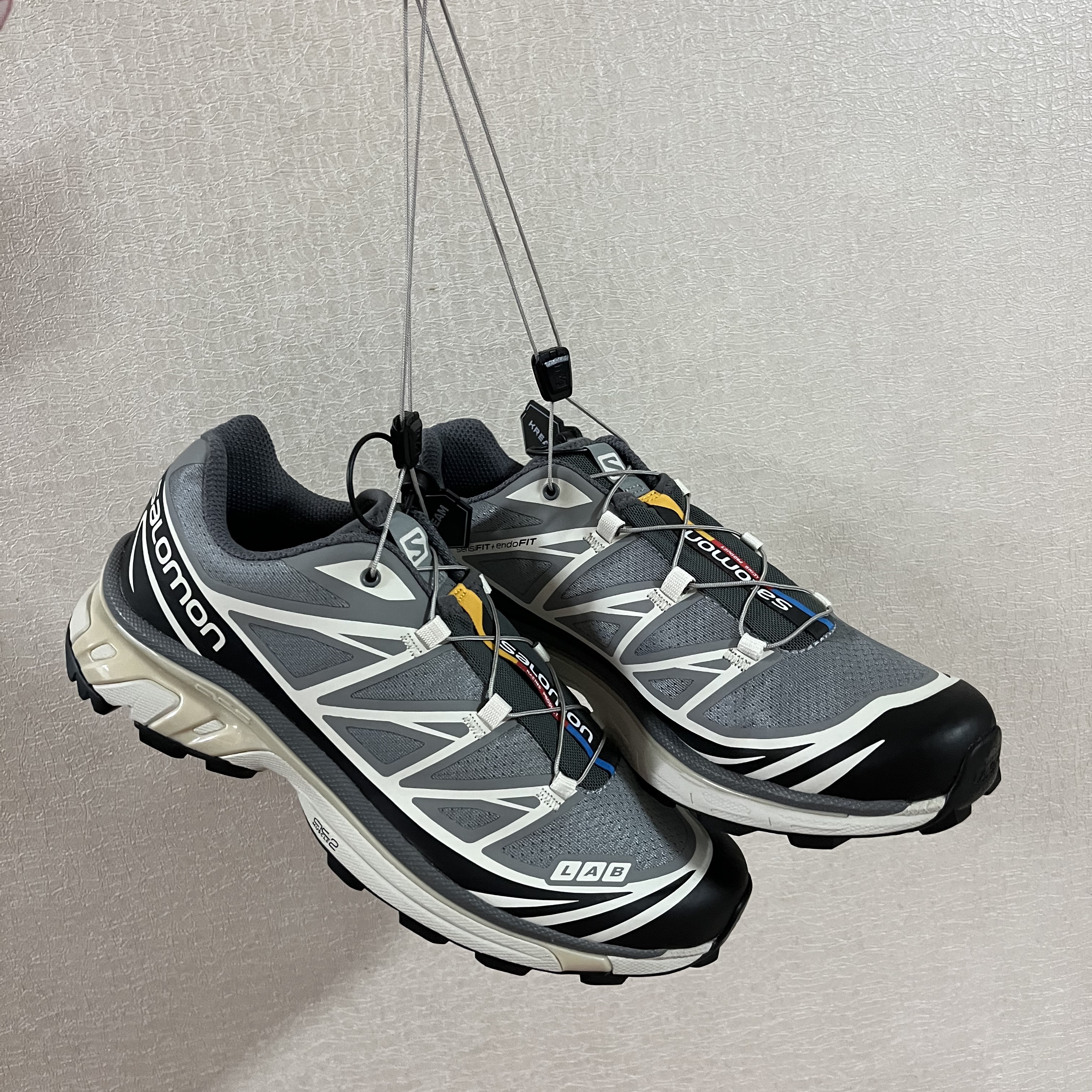 Salomon XT-6 Recut Phantom Vanilla Ice 착용 스타일