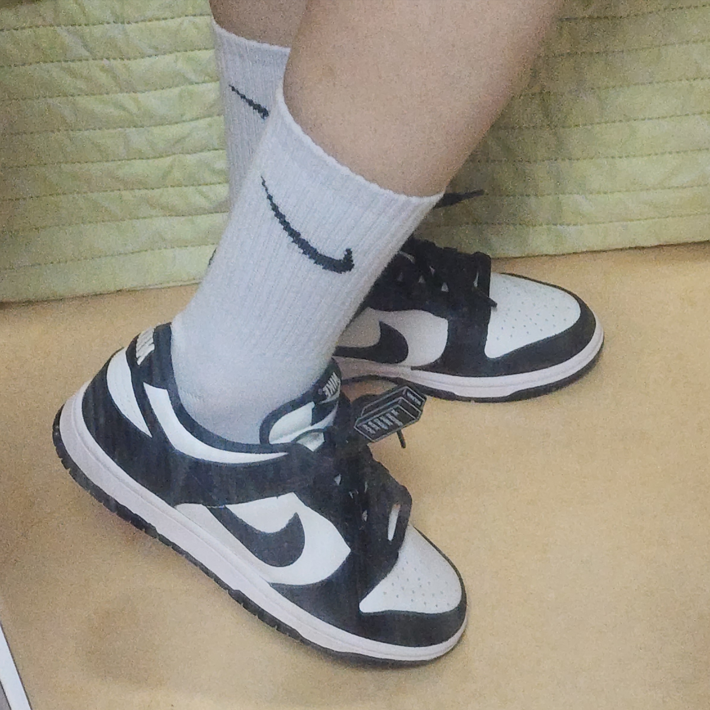 (W) Nike Dunk Low Black 착용 스타일 - 2