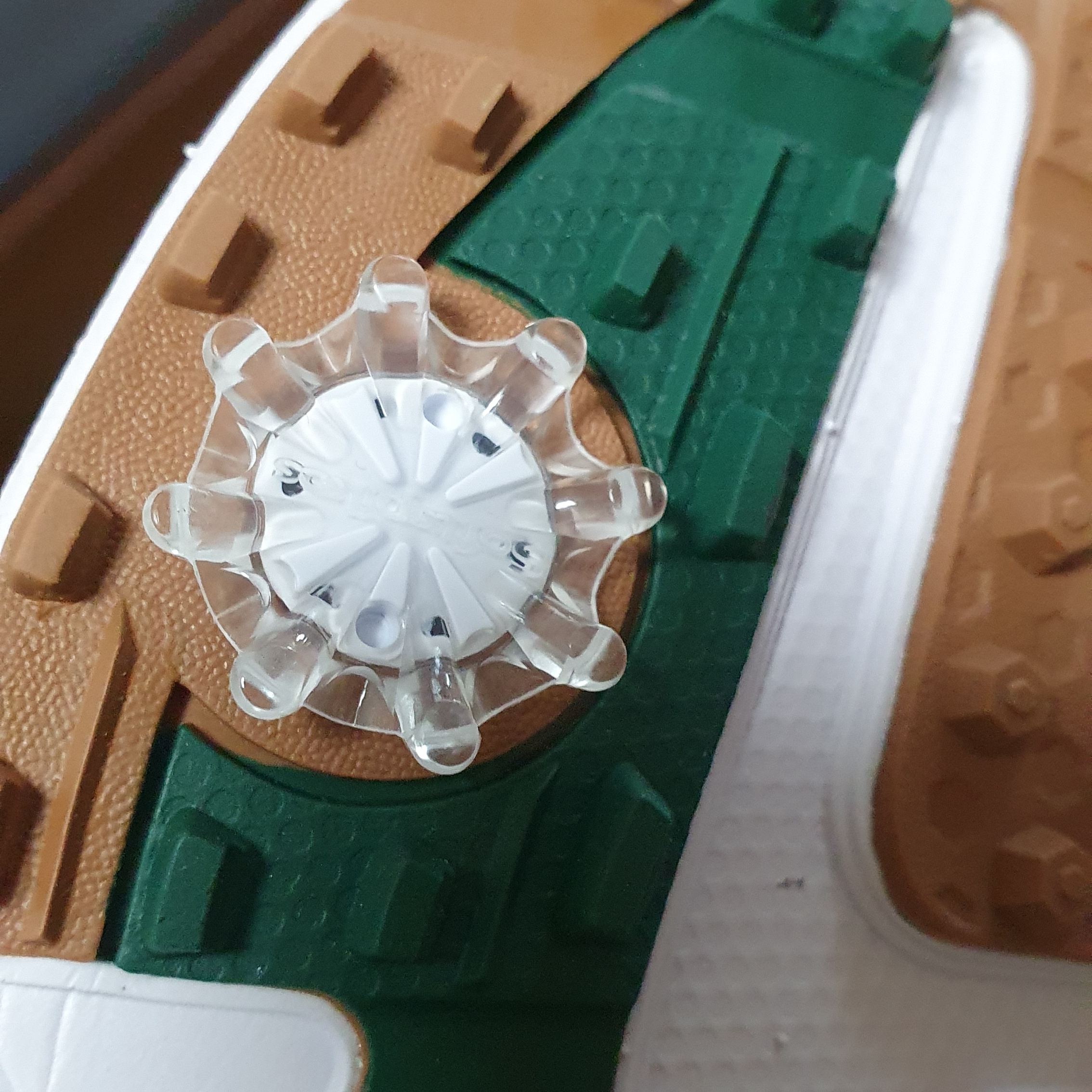 New Balance x Malbon 997 Golf White Green 착용 스타일 - 4