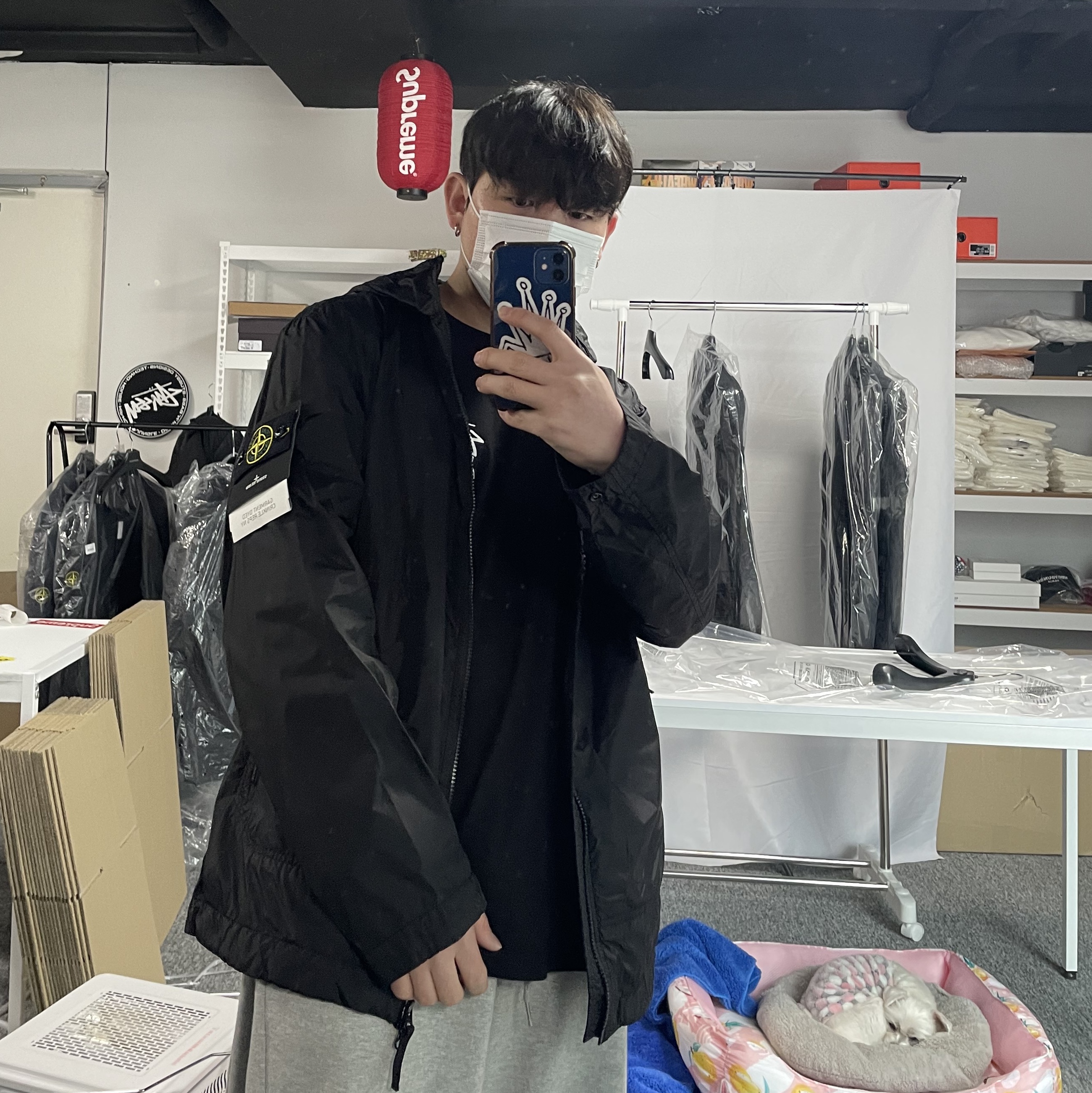 Stone Island 40522 Crinkle Reps Nylon Garment Dyed Hooded Jacket Black - 23SS 착용 스타일