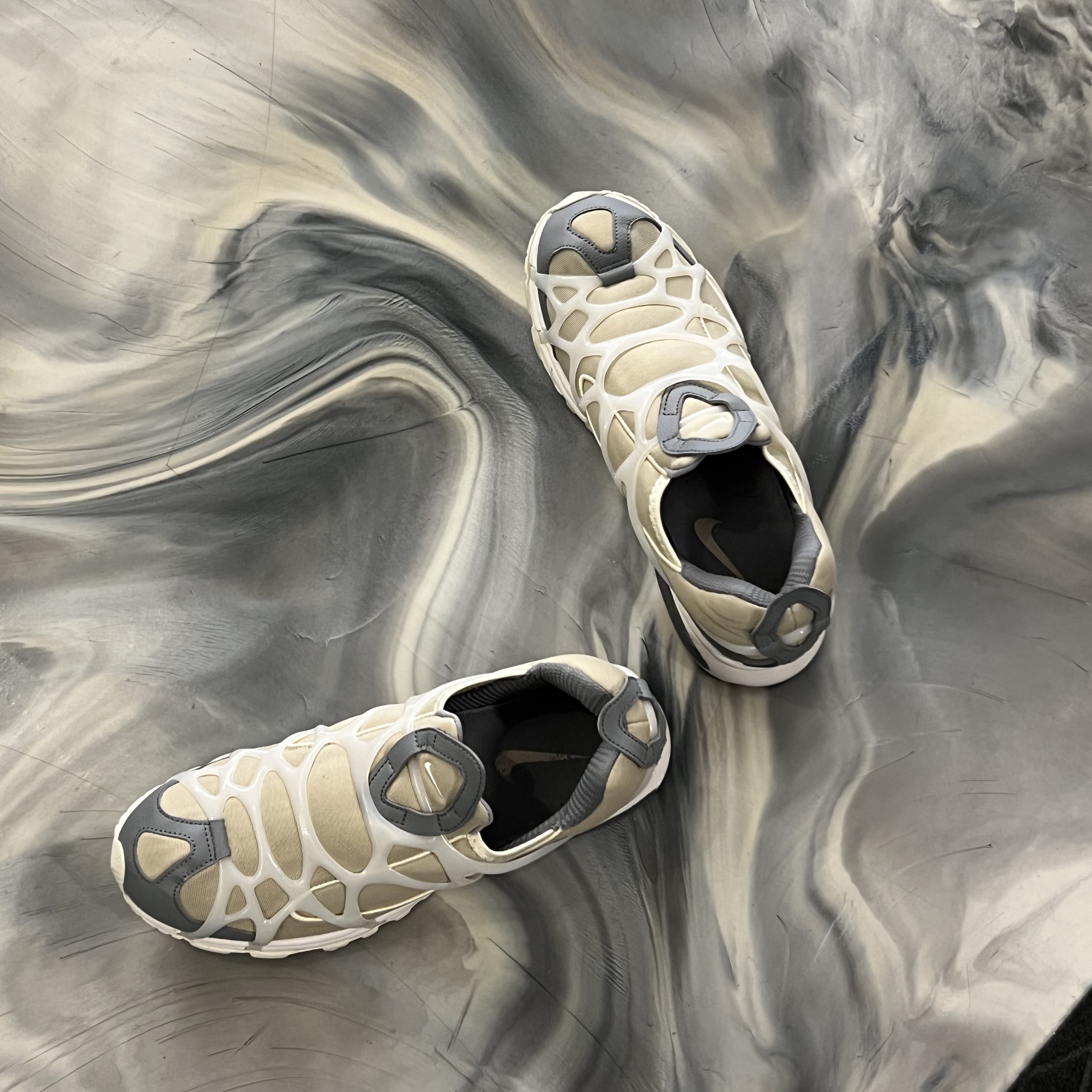 Nike Air Kukini Rattan and Particle Grey 착용 스타일
