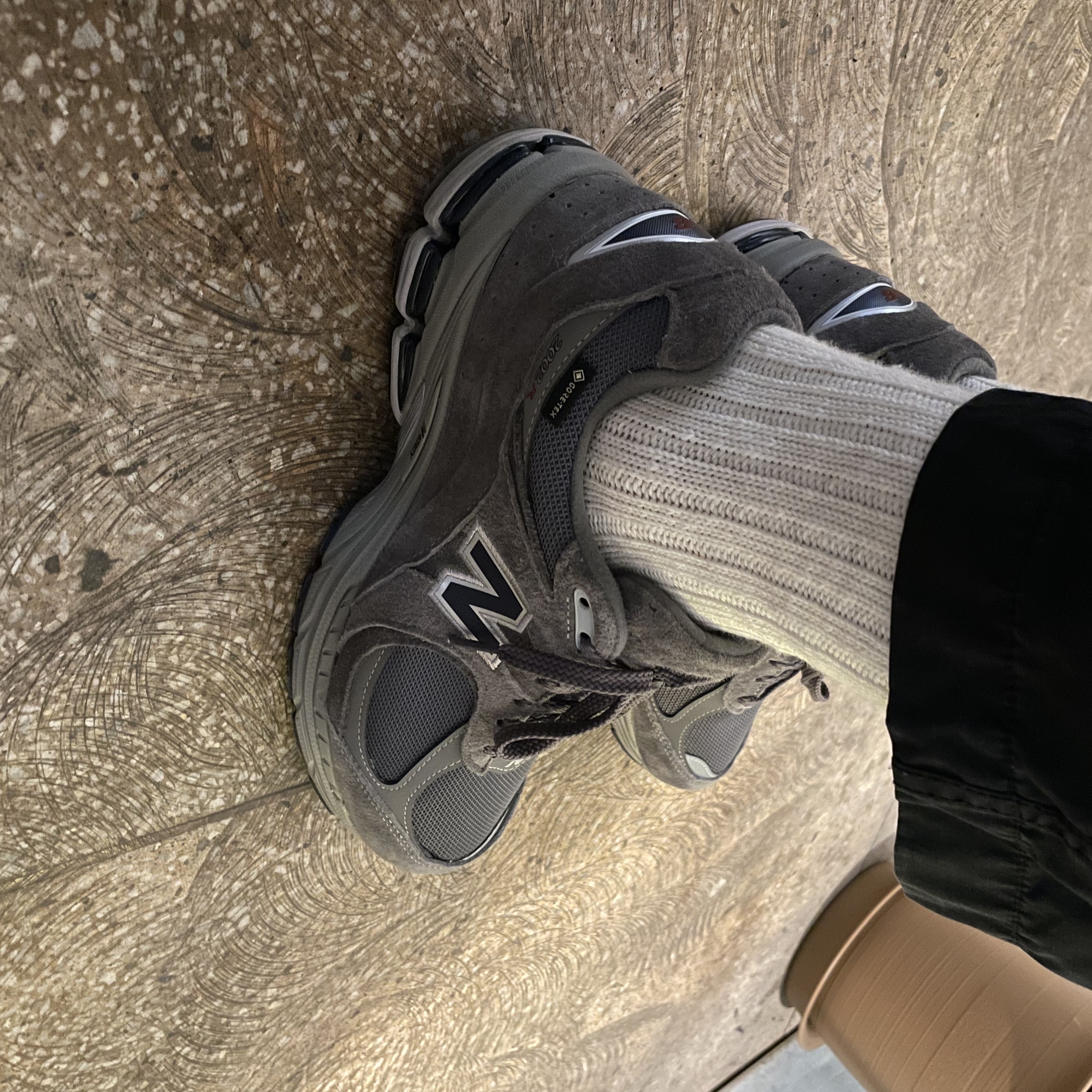 New Balance 2002R Gore-Tex Castlerock Natural Indigo 착용 스타일