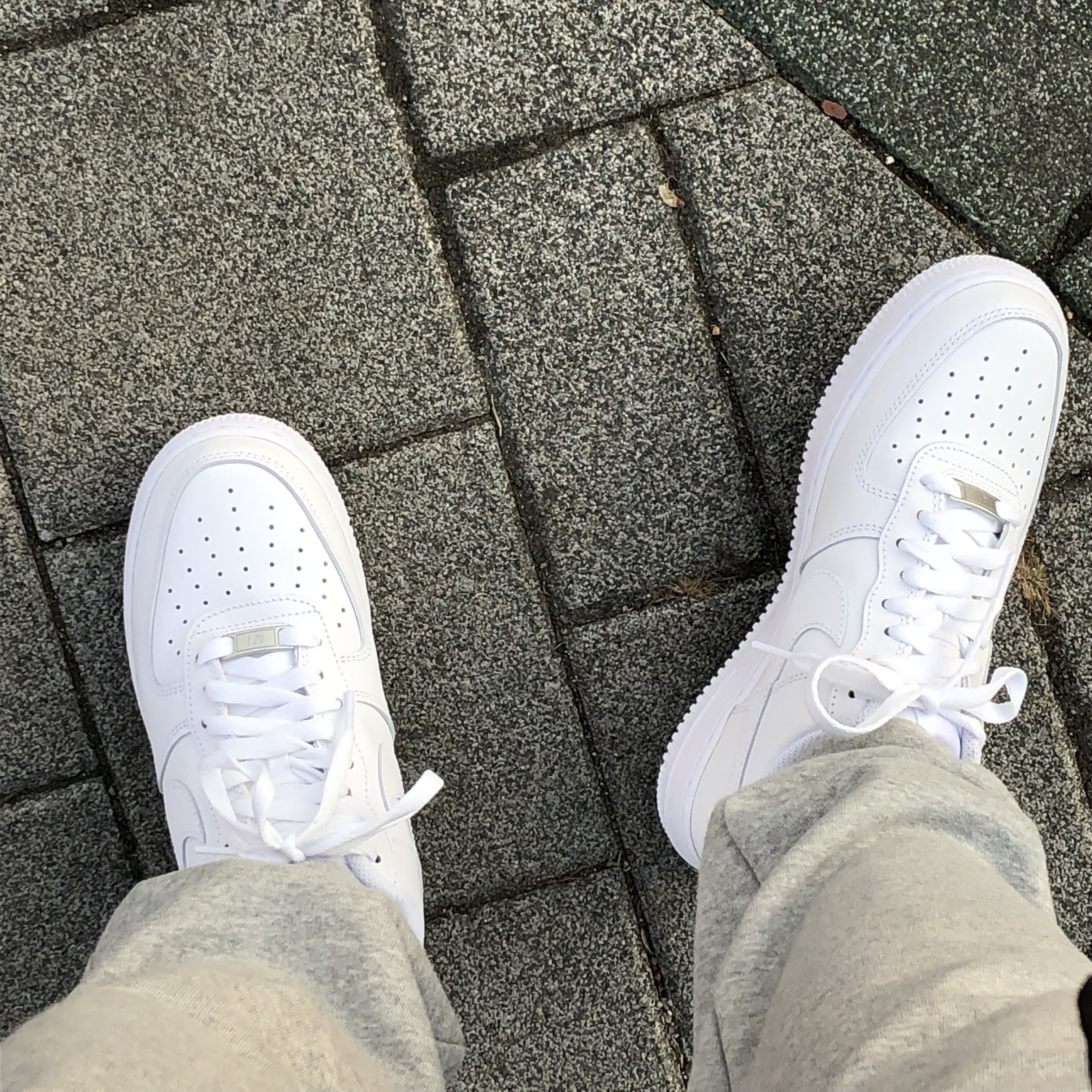 Nike Air Force 1 '07 Low White 착용 스타일 - 1