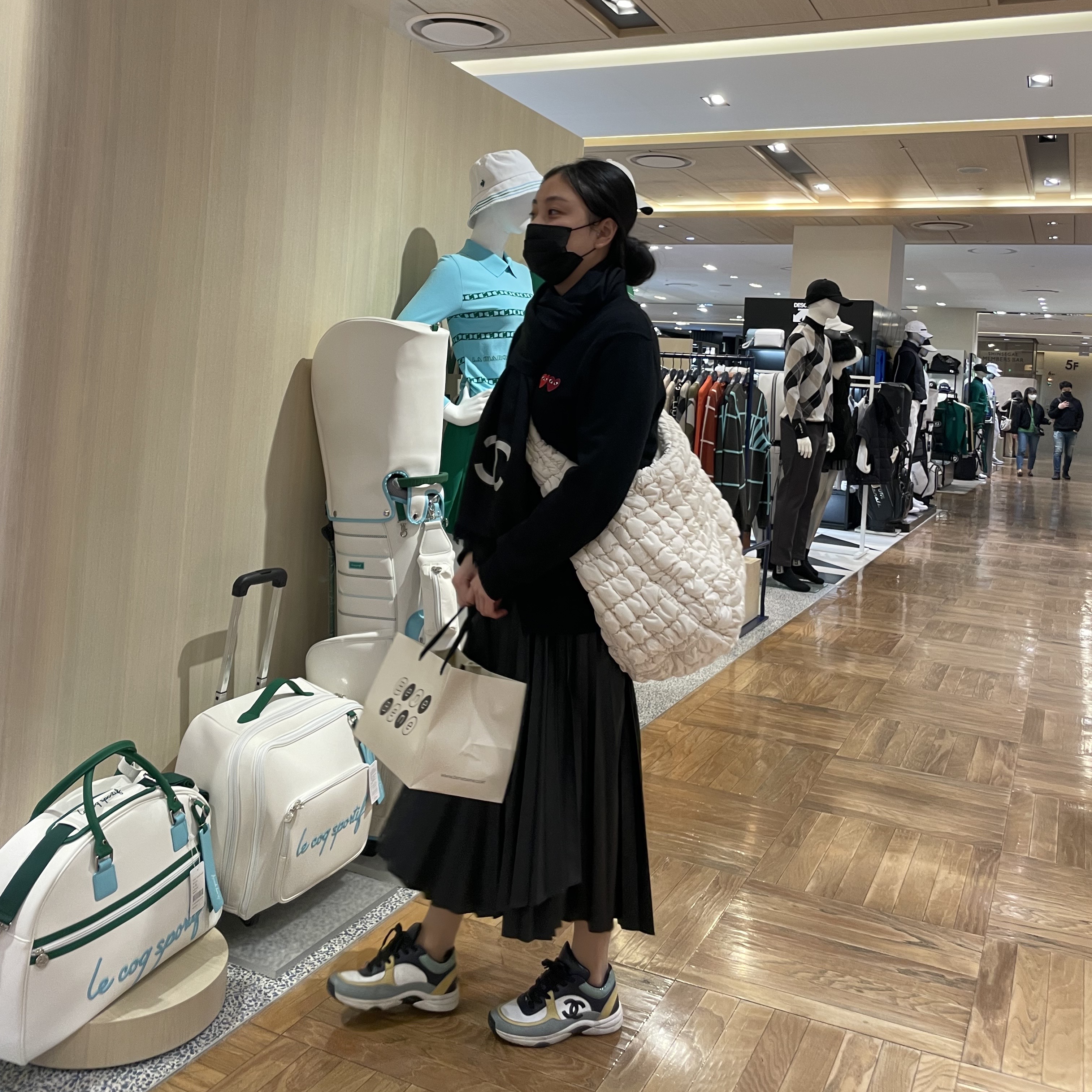 COS Quilted Oversized Shoulder Bag Off White Light Beige, (W) Play Comme des Garcons Double Heart Cardigan Black 착용 스타일