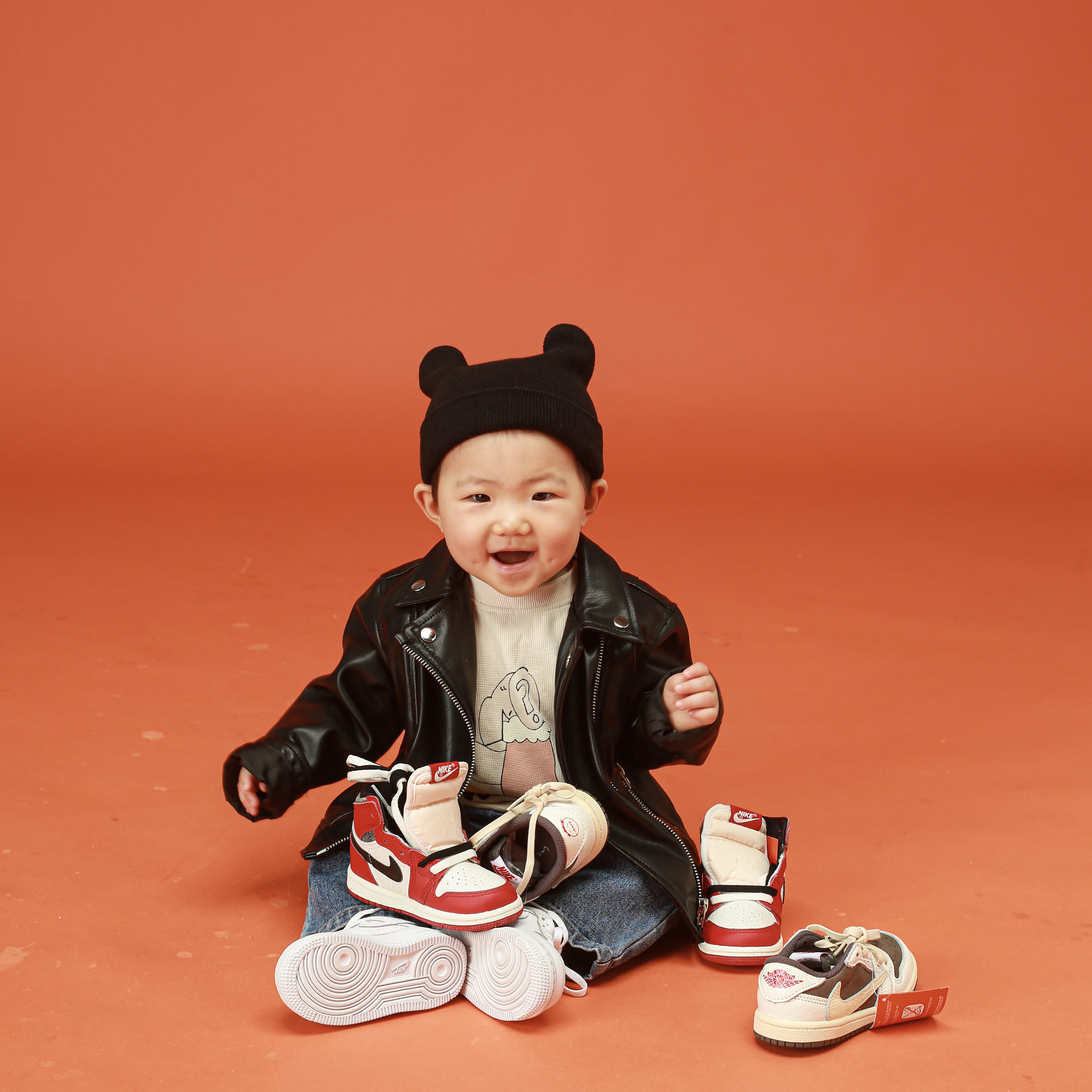 Nike x Off-White NRG Track Jacket Khaki - Asia, Jordan 1 x Travis Scott Retro Low OG SP Sail and Ridgerock 착용 스타일 - 3