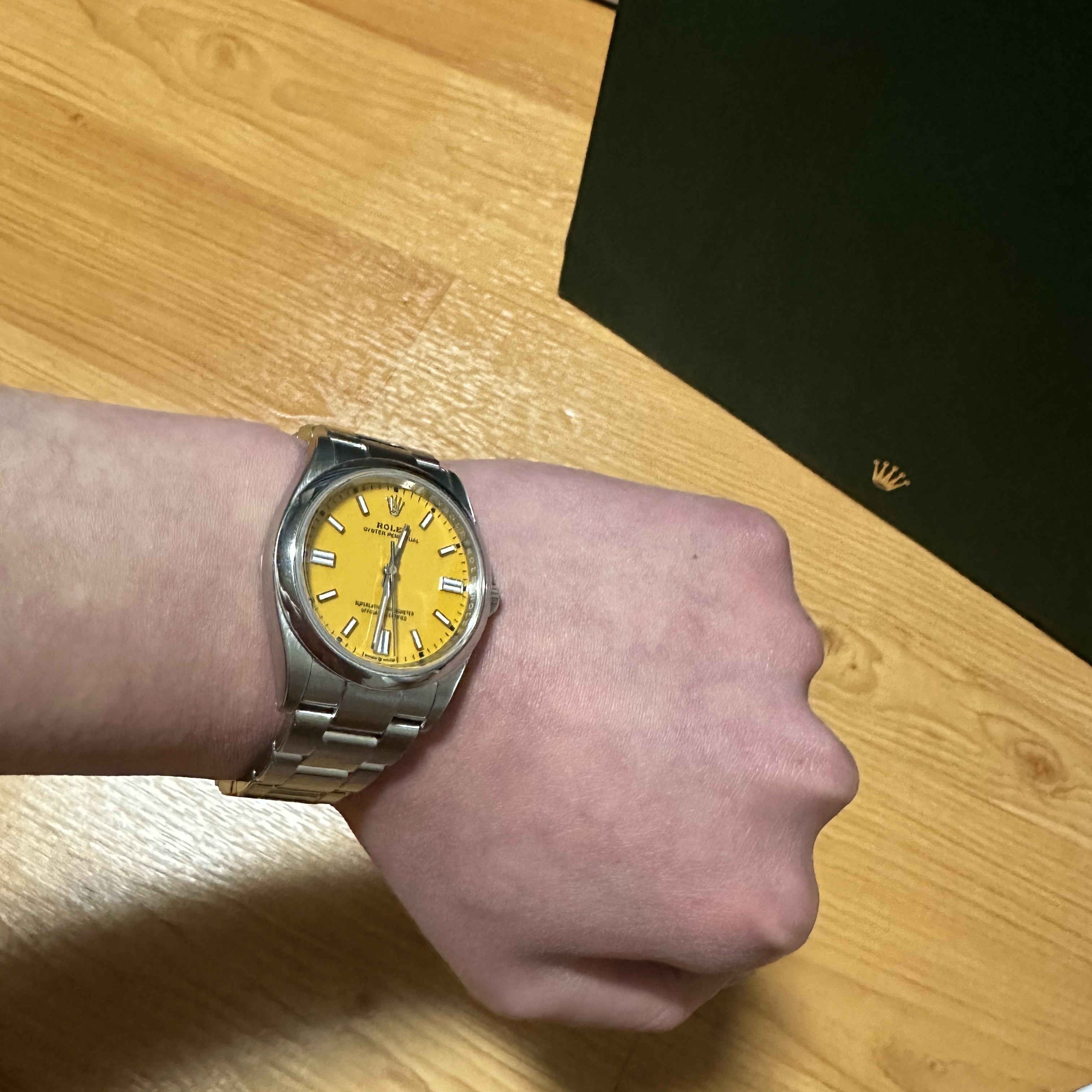 Rolex Oyster Perpetual 36mm 126000 Yellow Oyster 착용 스타일