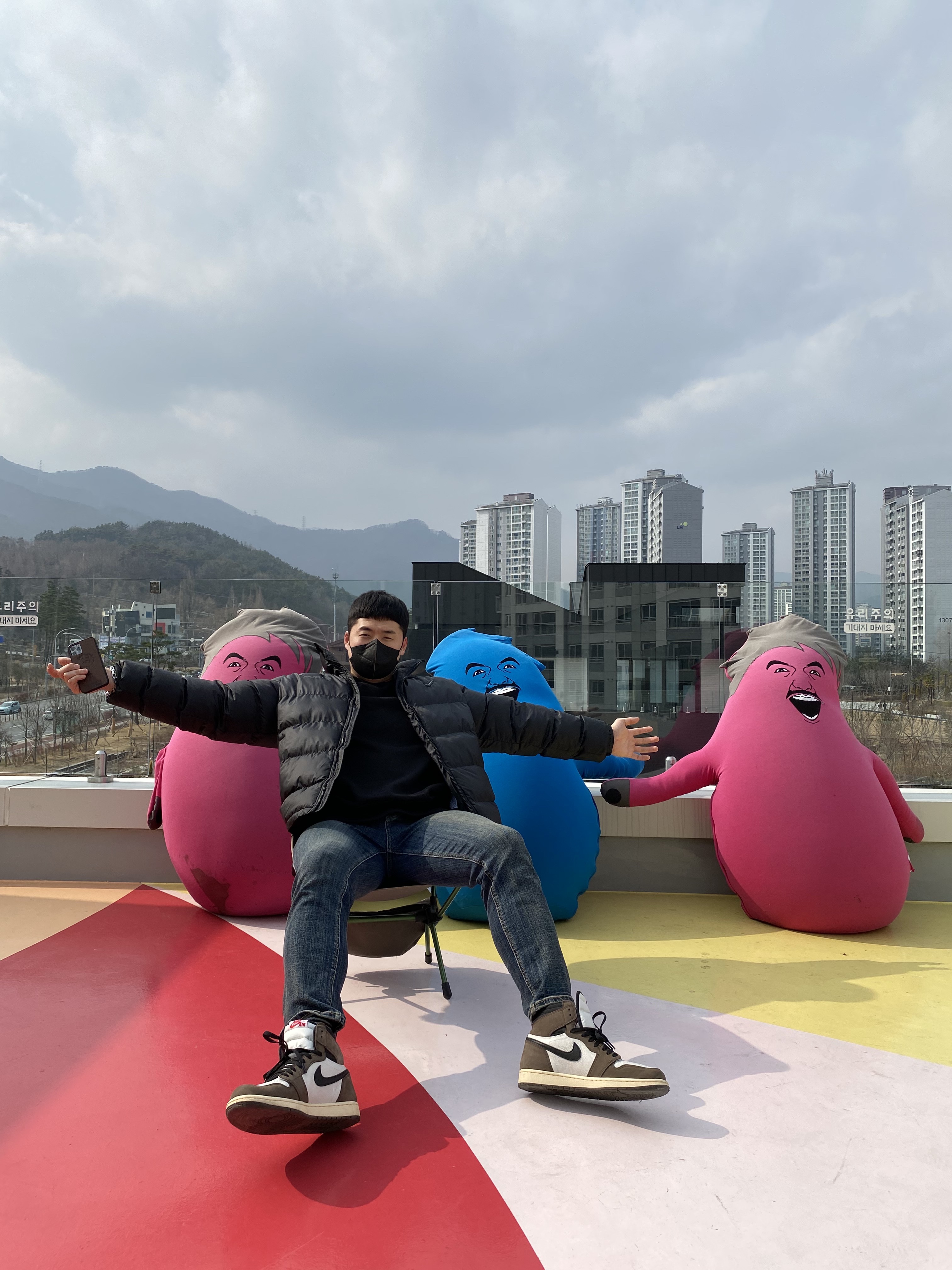Helinox x Rohongchul Chair One Green, Nike x Drake Nocta Puffer Jacket Black - US/EU 착용 스타일 - 3