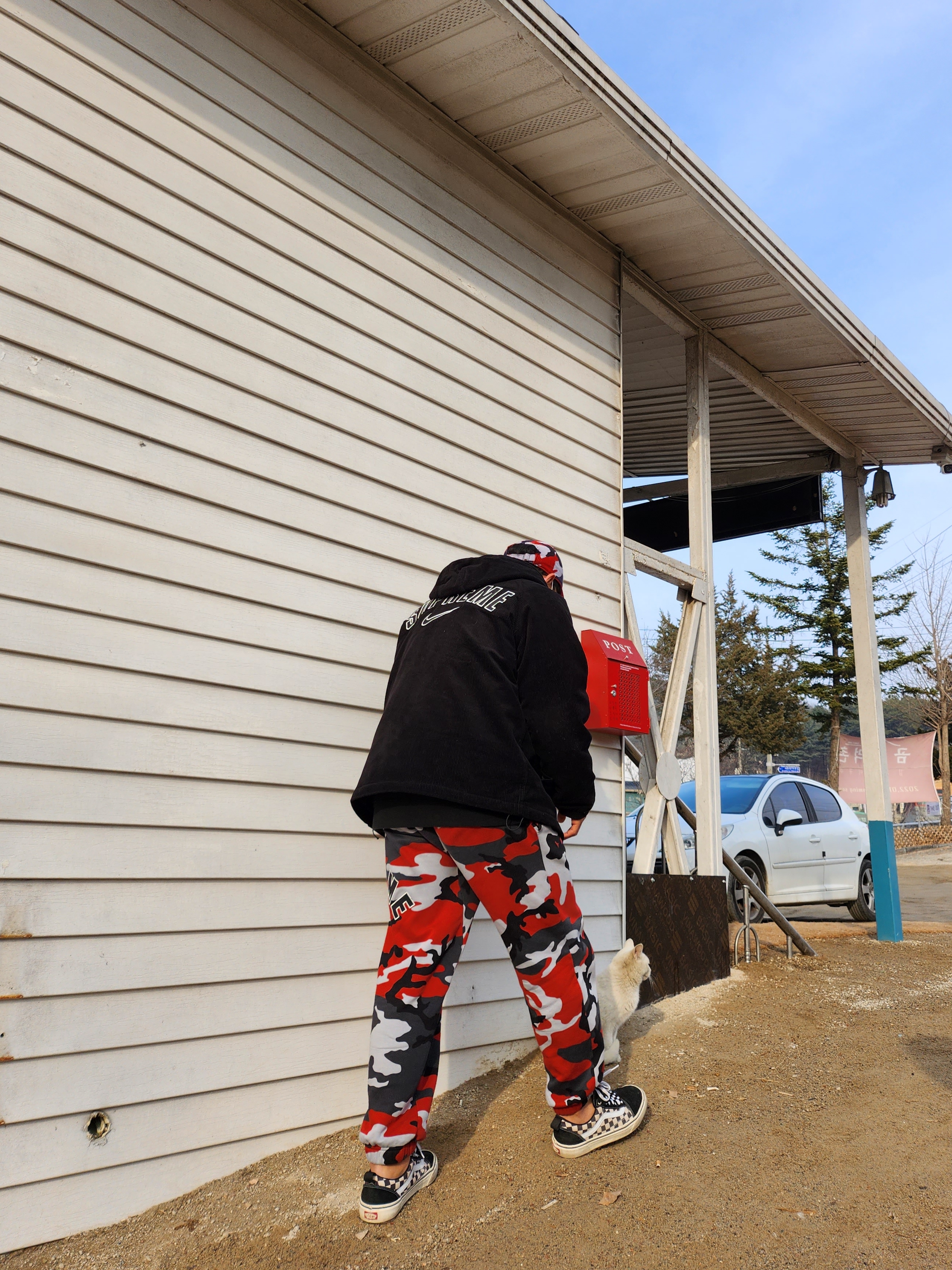 Supreme x Nike Arc Sweatpants Red Camo - 22SS, Supreme x Nike Arc Corduroy Hooded Jacket Black - 22SS 착용 스타일 - 2