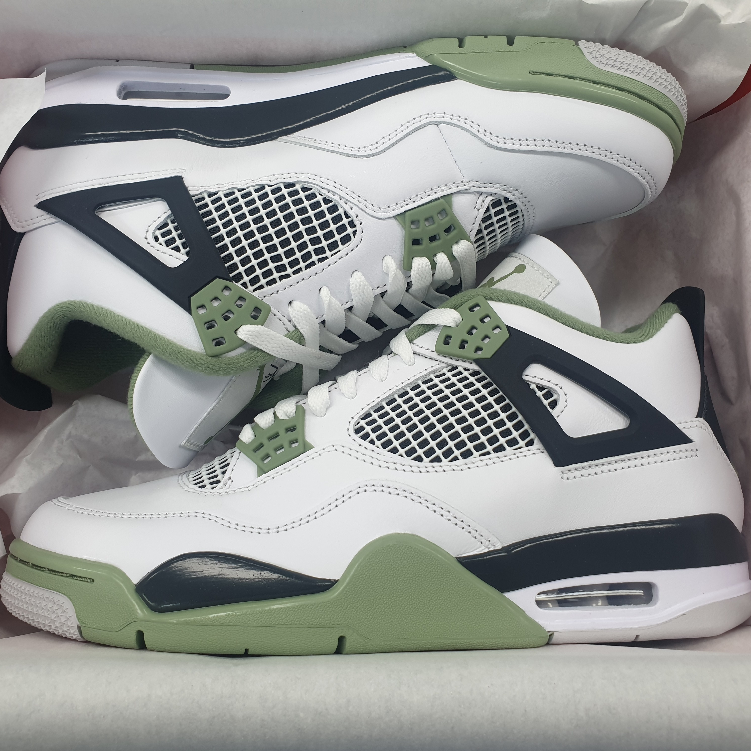 (W) Jordan 4 Retro Oil Green 착용 스타일