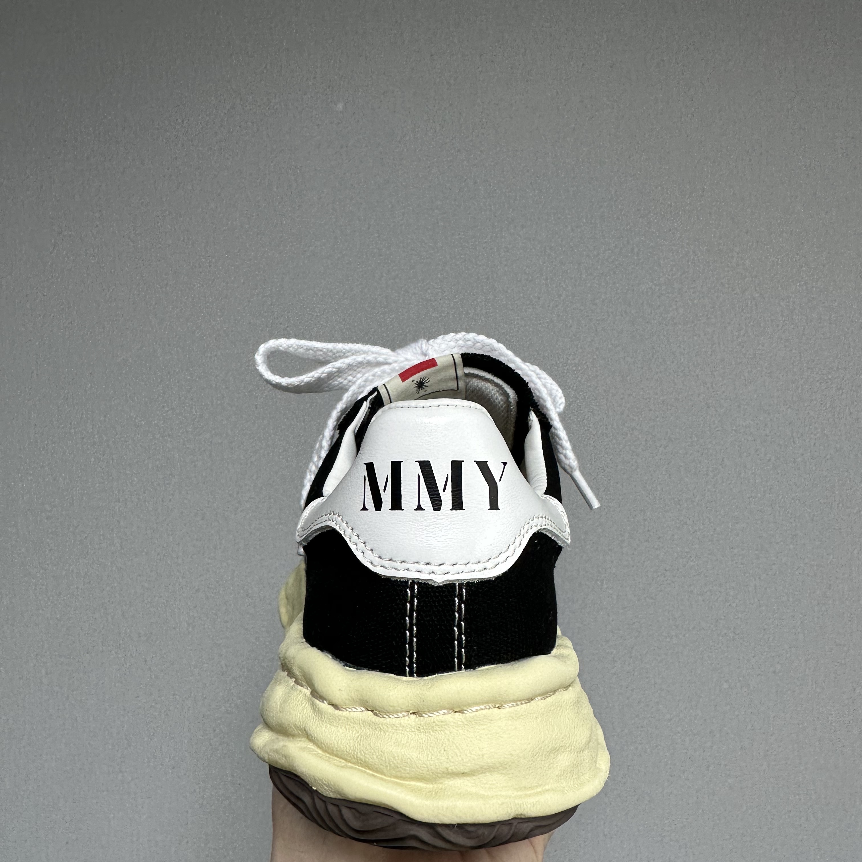 Maison Mihara Yasuhiro Blakey VL OG Sole Canvas Low-top Sneakers Black 착용 스타일 - 2