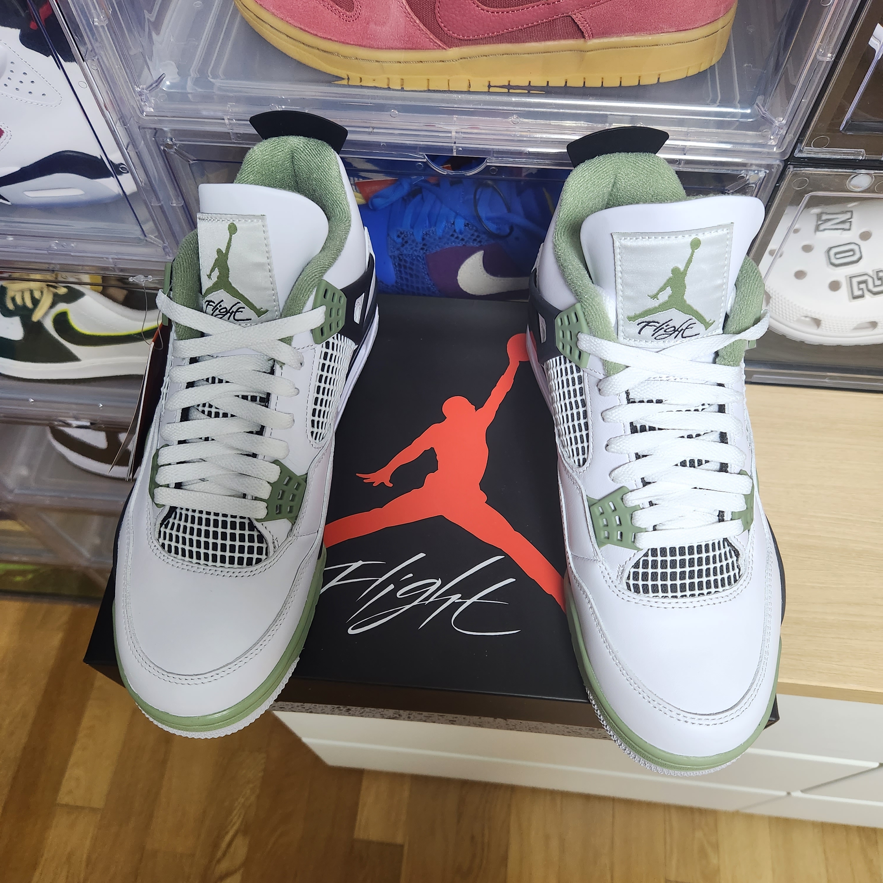 (W) Jordan 4 Retro Oil Green 착용 스타일