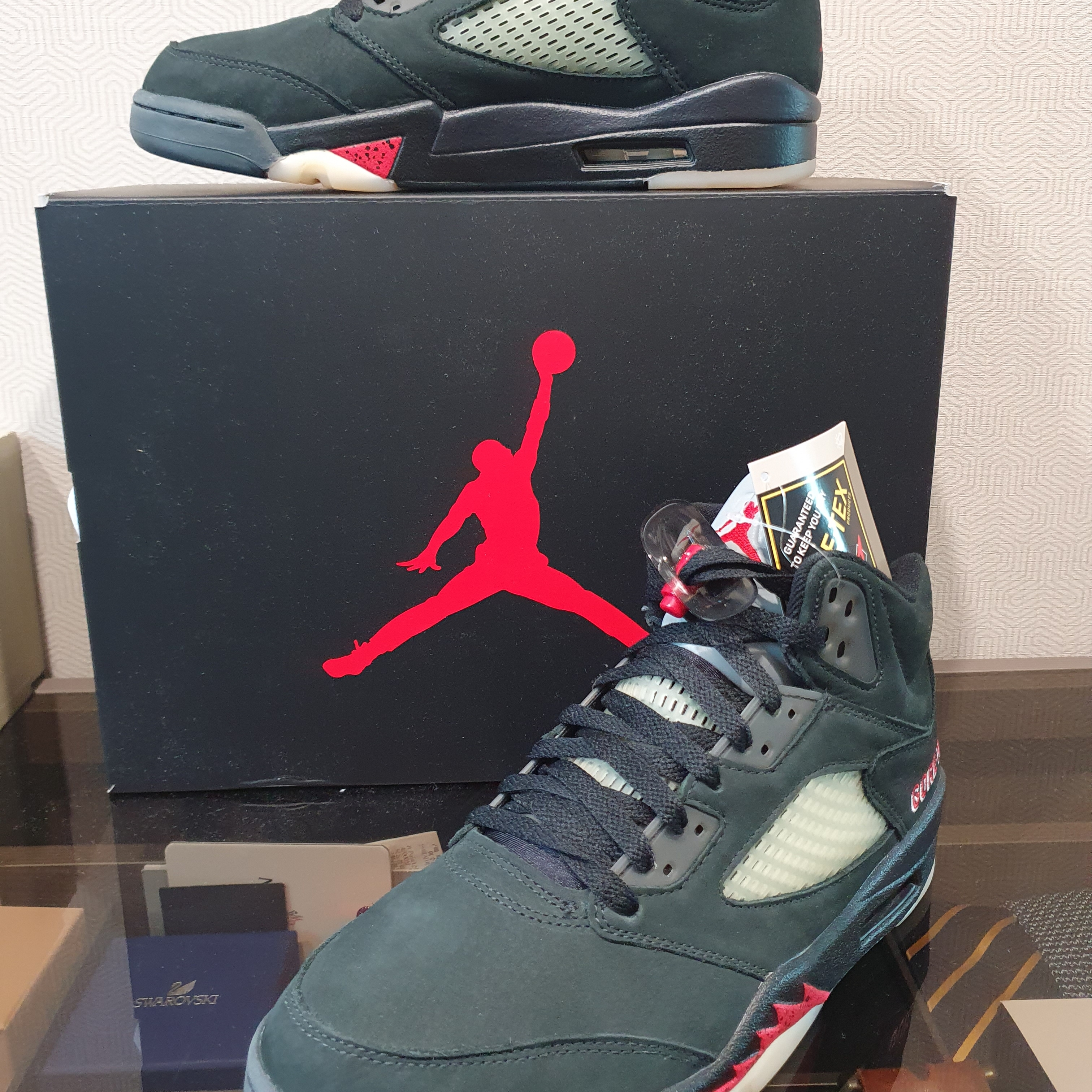 (W) Jordan 5 Retro Gore-Tex Off Noir Fire Red 착용 스타일 - 4