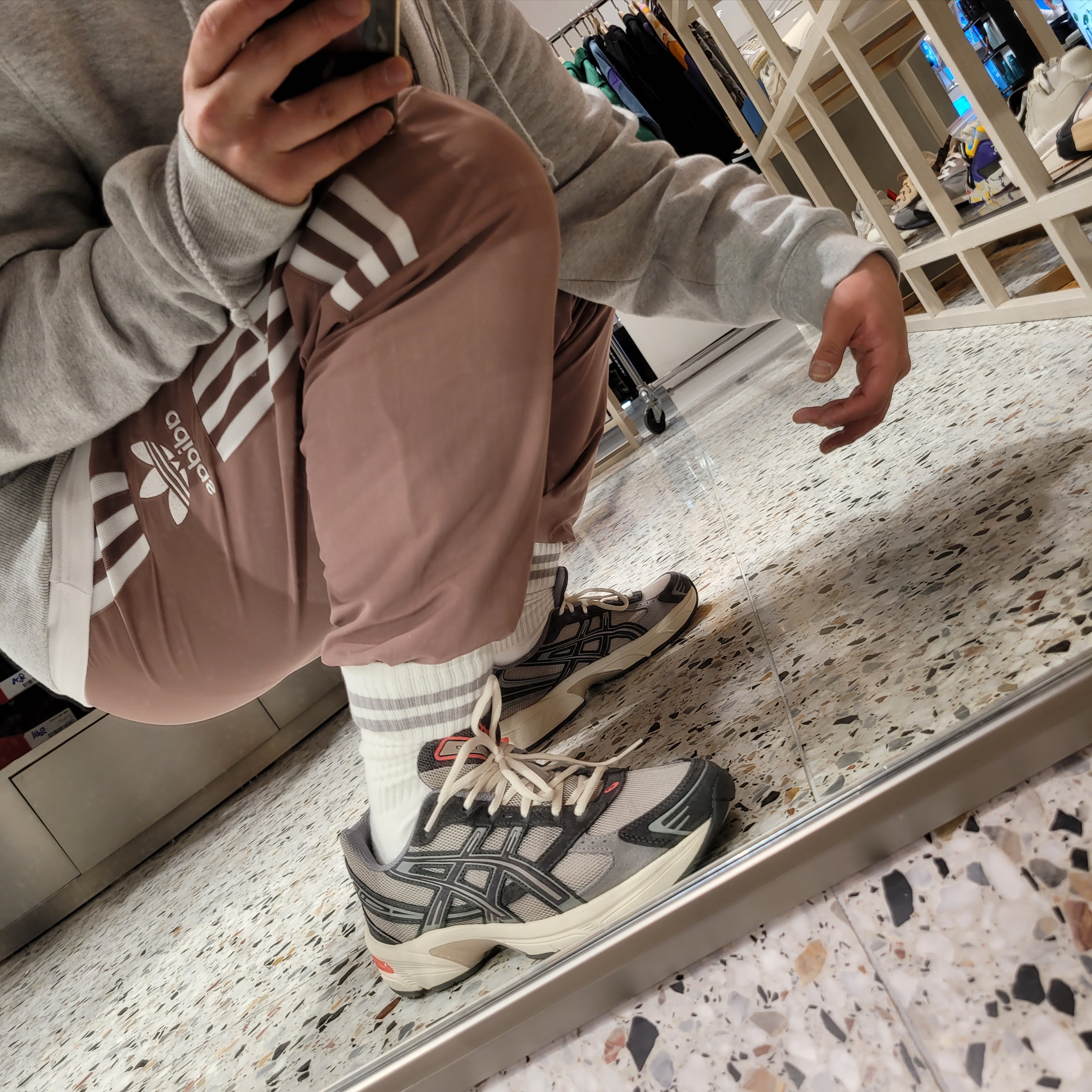 Asics Gel-1130 Moonrock Obsidian Grey 착용 스타일