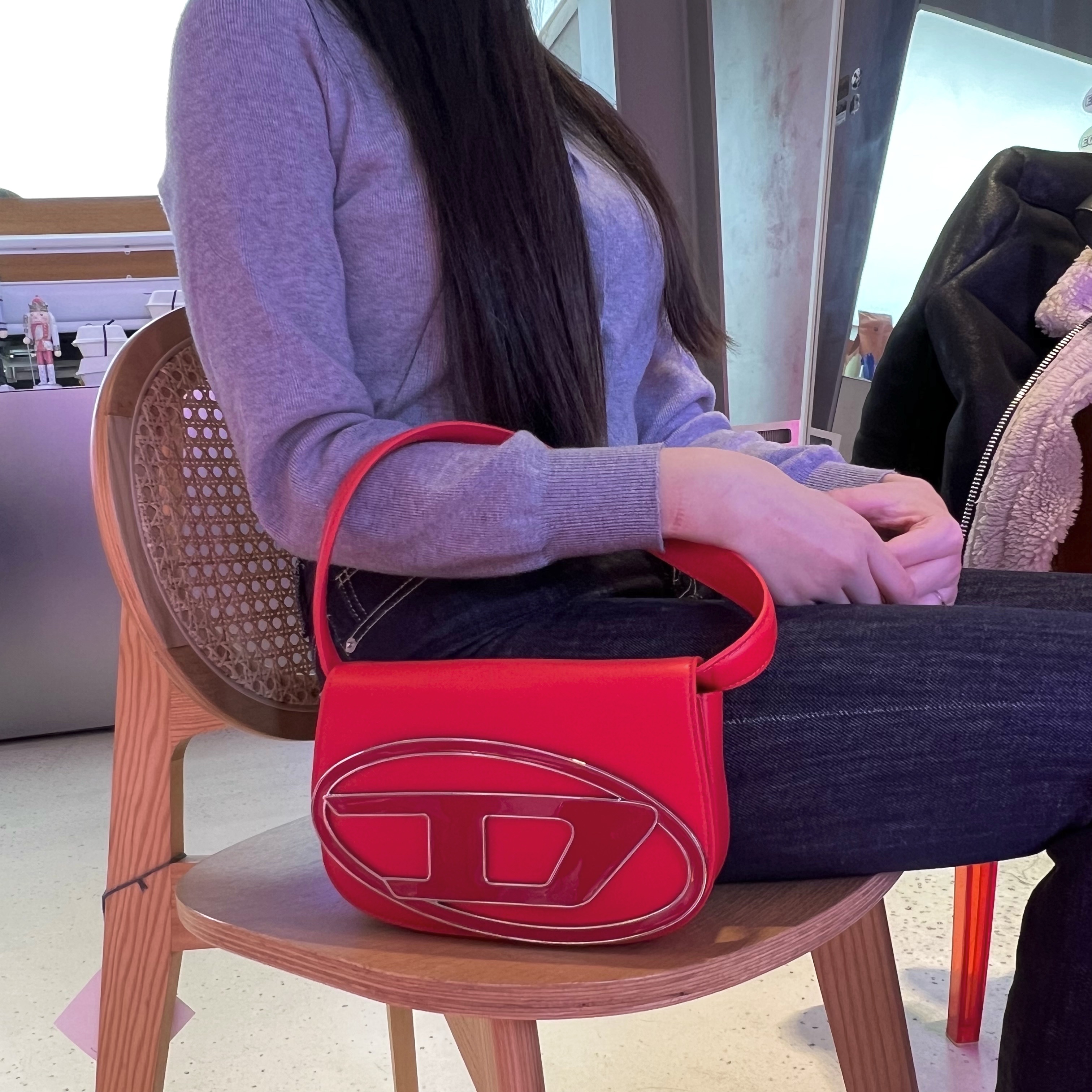 Diesel 1DR Shoulder Bag in Nappa Leather Red 착용 스타일 - 2