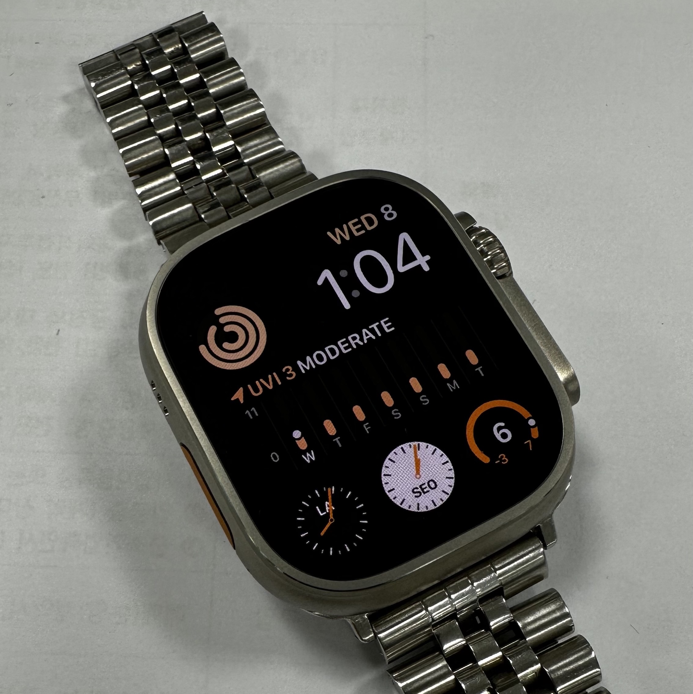 Apple Watch Ultra 49mm Titanium Case with Ocean Band Midnight (Korean Ver.) 착용 스타일