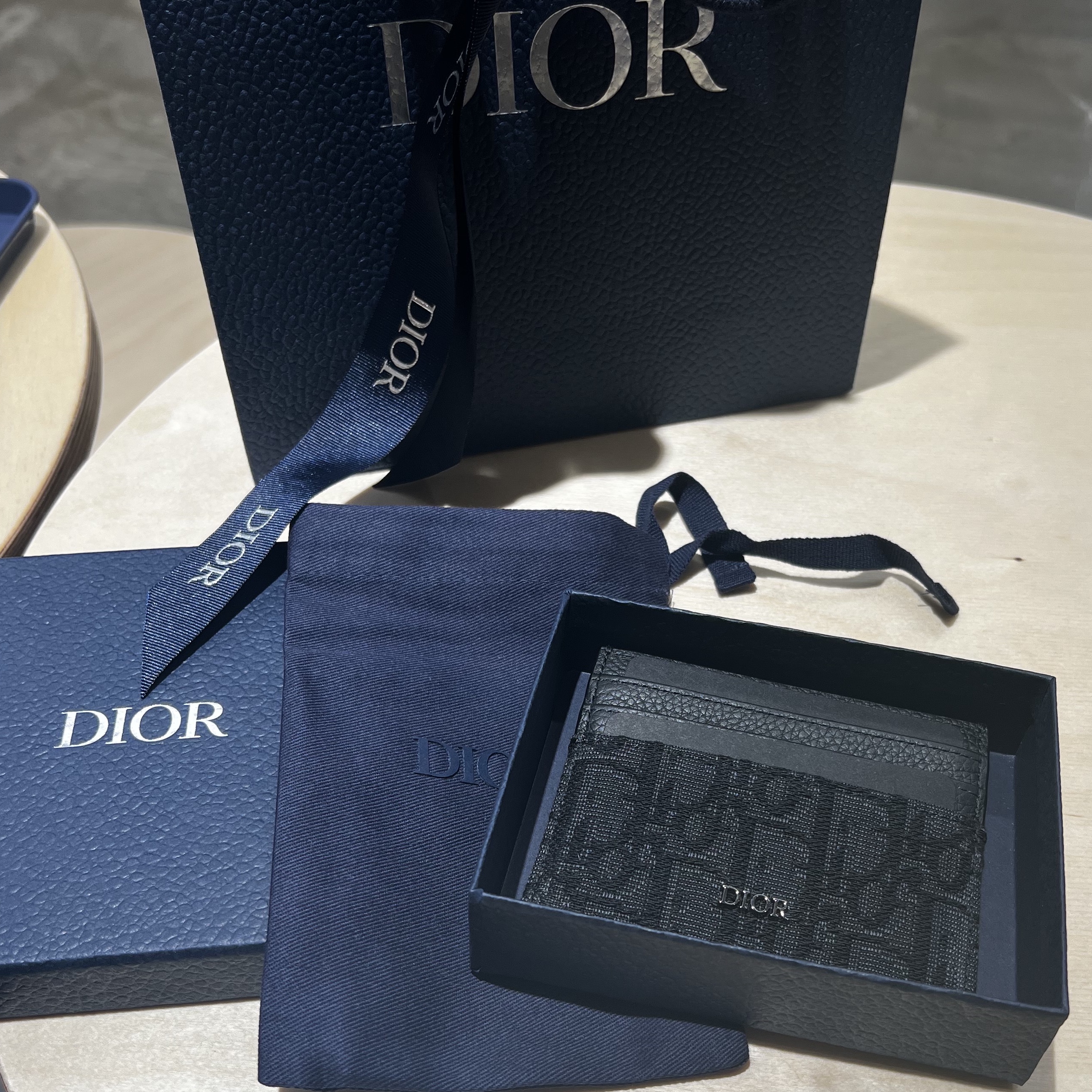Dior Card Holder Black Dior Oblique Jacquard 착용 스타일