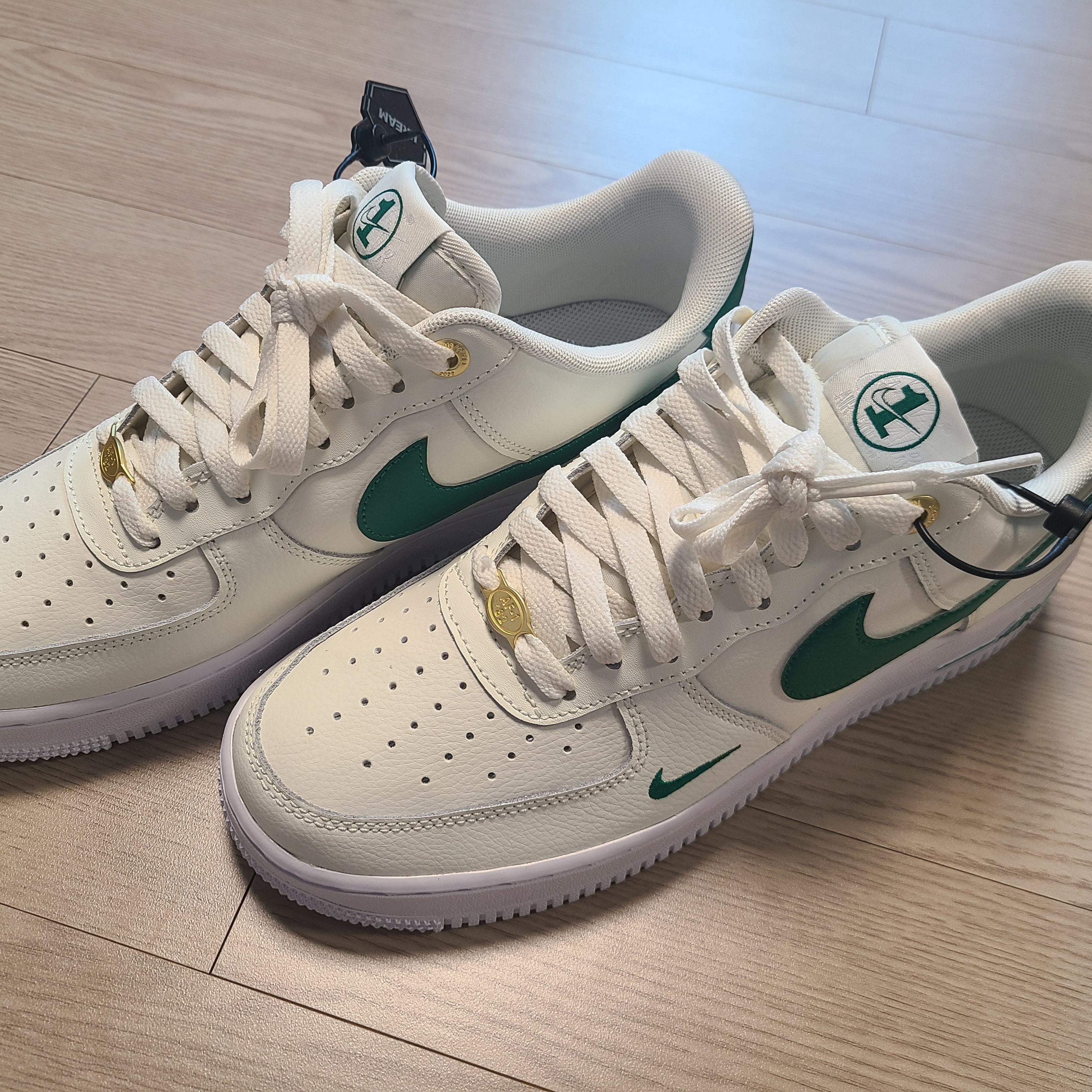 Nike Air Force 1 '07 LV8 40th Anniversary Join Forces Sail Malachite 착용 스타일 - 2