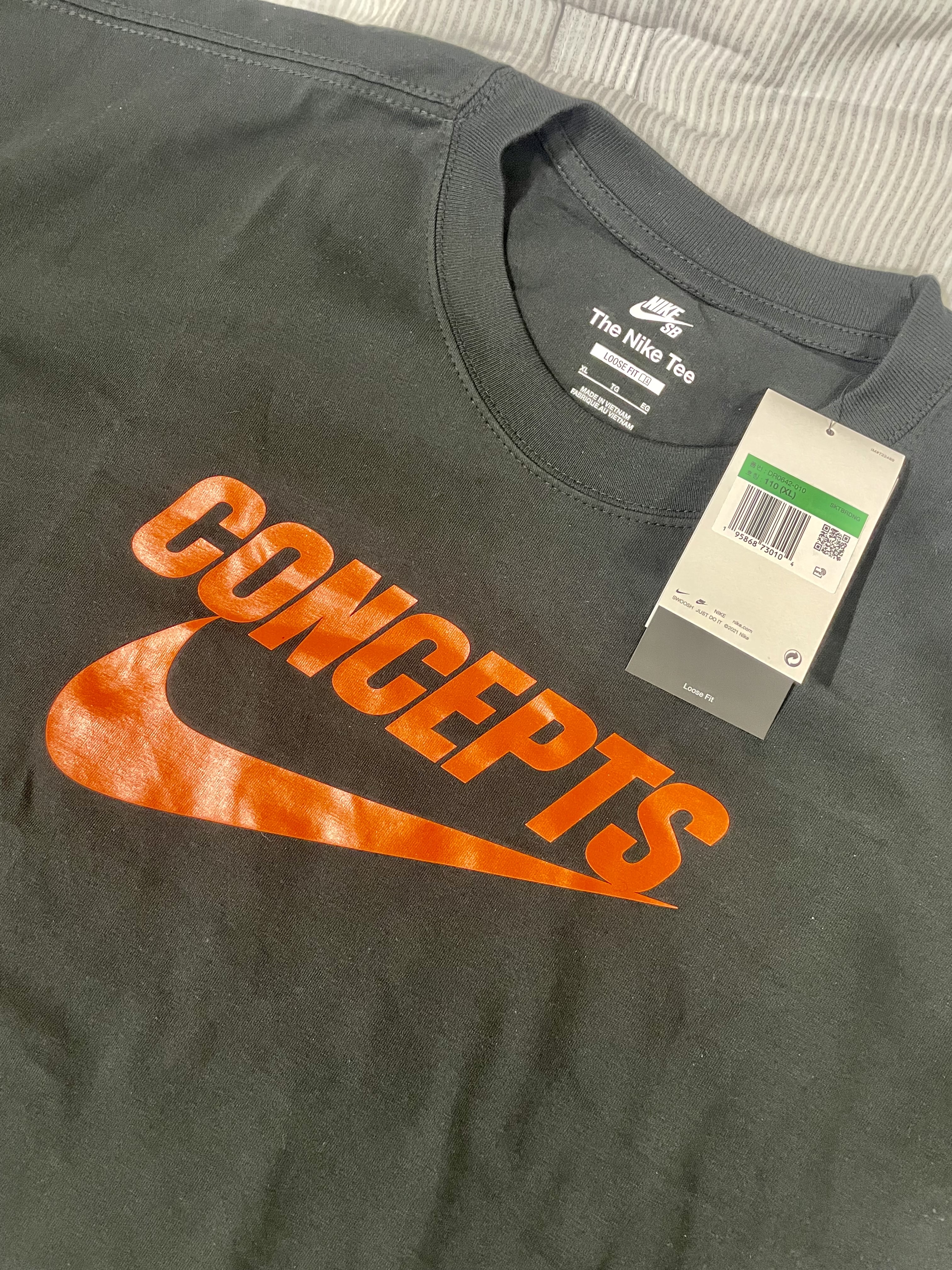 Nike x Concepts SB T-Shirt Black 착용 스타일 - 1