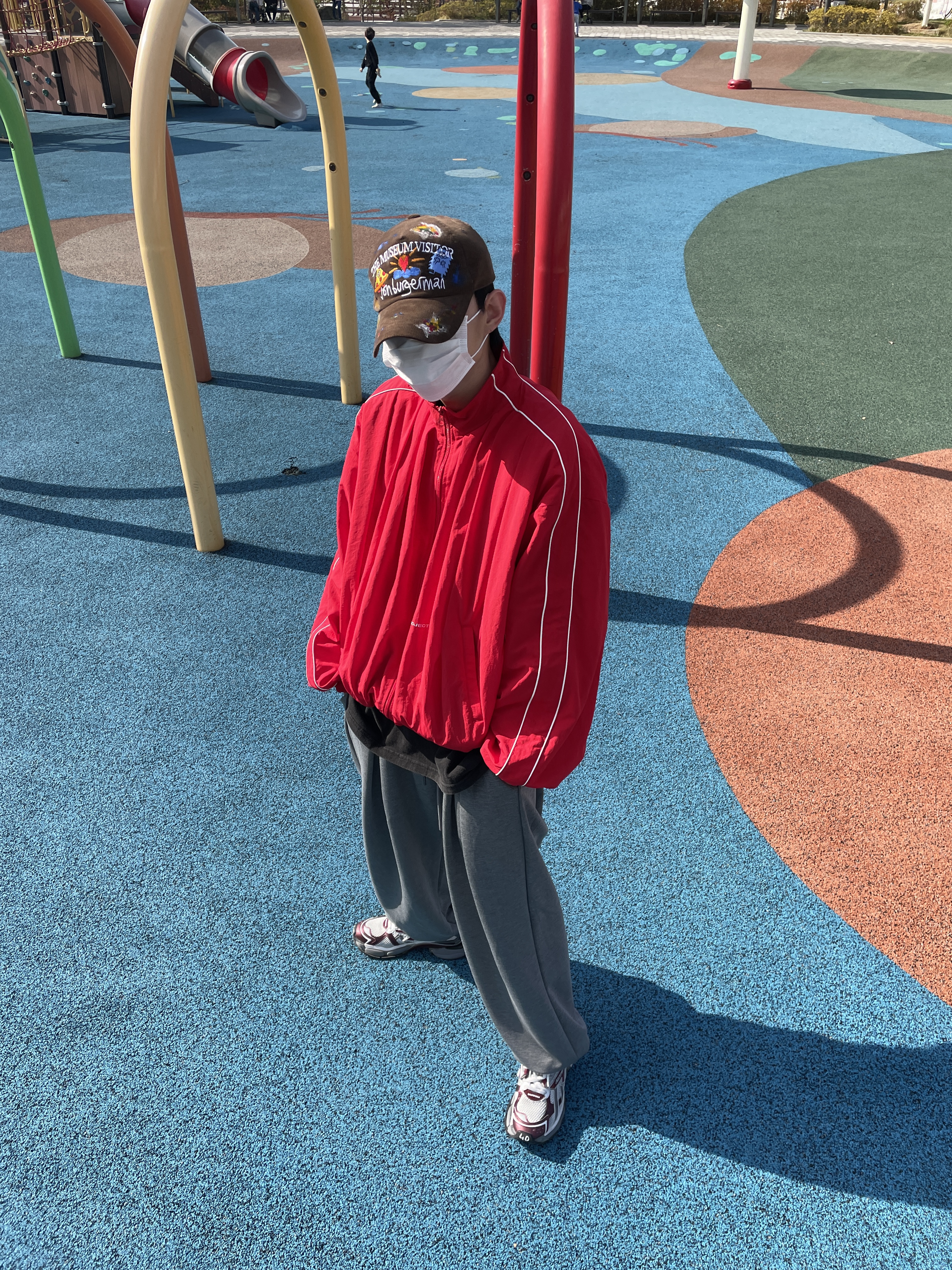 Balenciaga Runner Sneakers Grey Burgundy, Project G/R Pintuck Track Jacket Red 착용 스타일 - 1