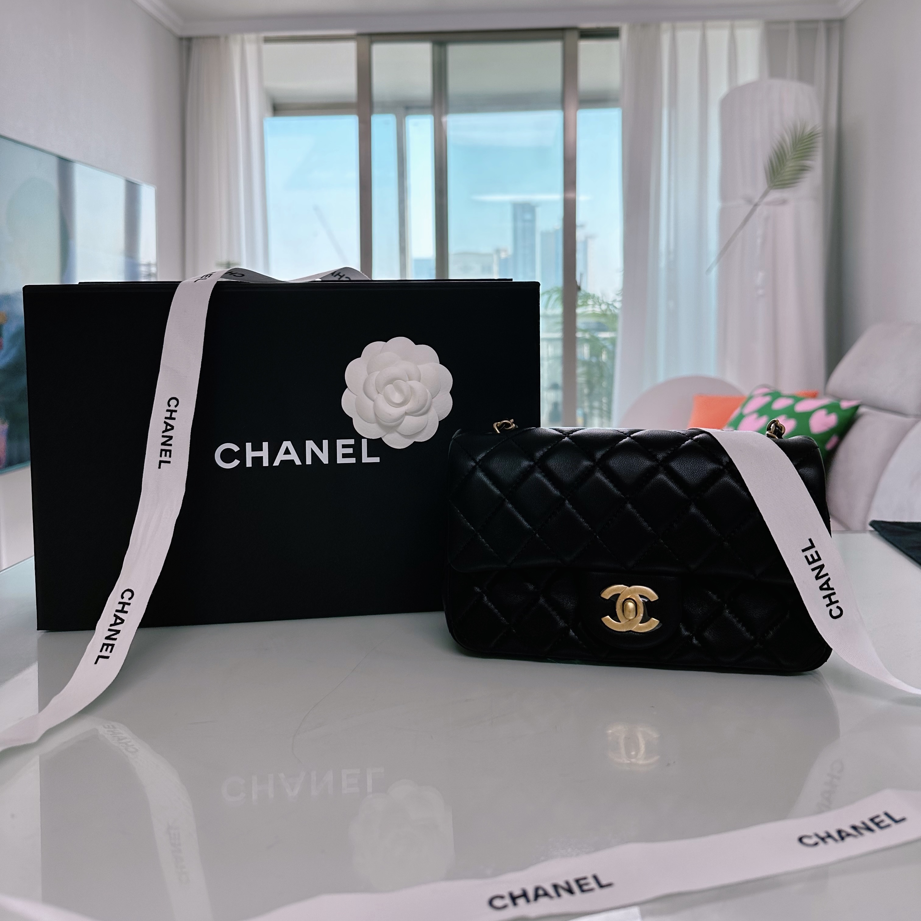 Chanel Flap Bag Lambskin & Gold Black 착용 스타일