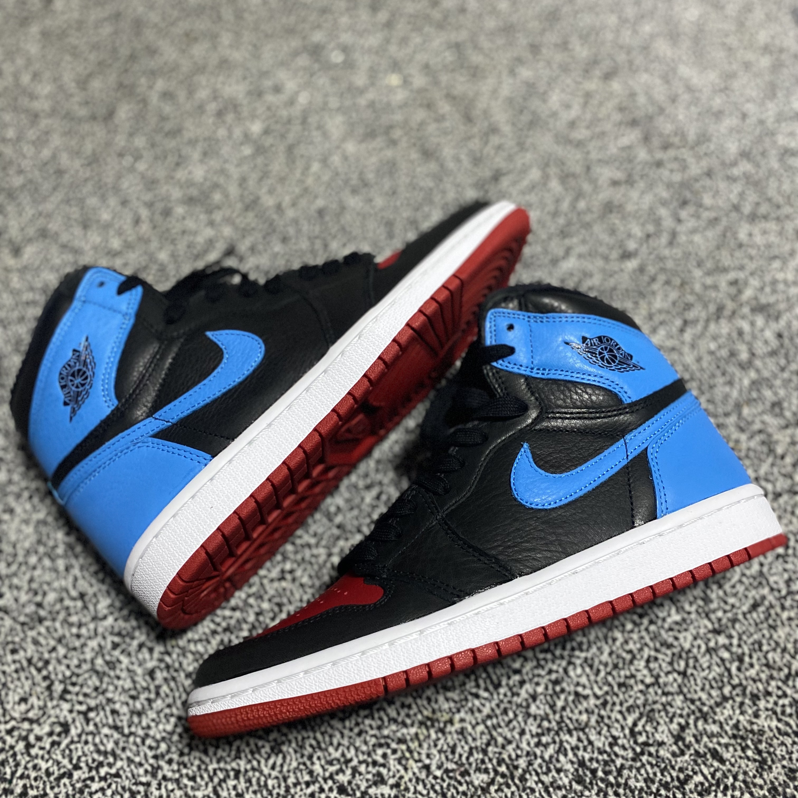 (W) Jordan 1 Retro High OG UNC To Chicago 착용 스타일