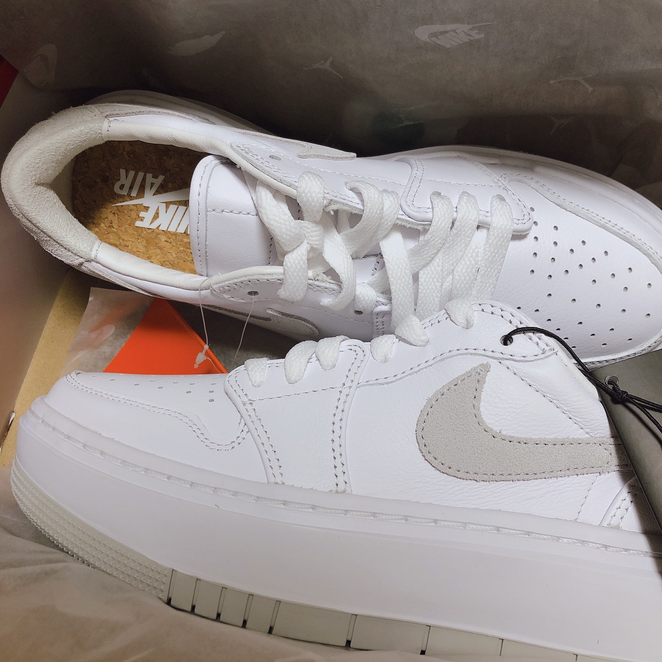 (W) Jordan 1 Elevate Low White Wolf Grey 착용 스타일 - 1