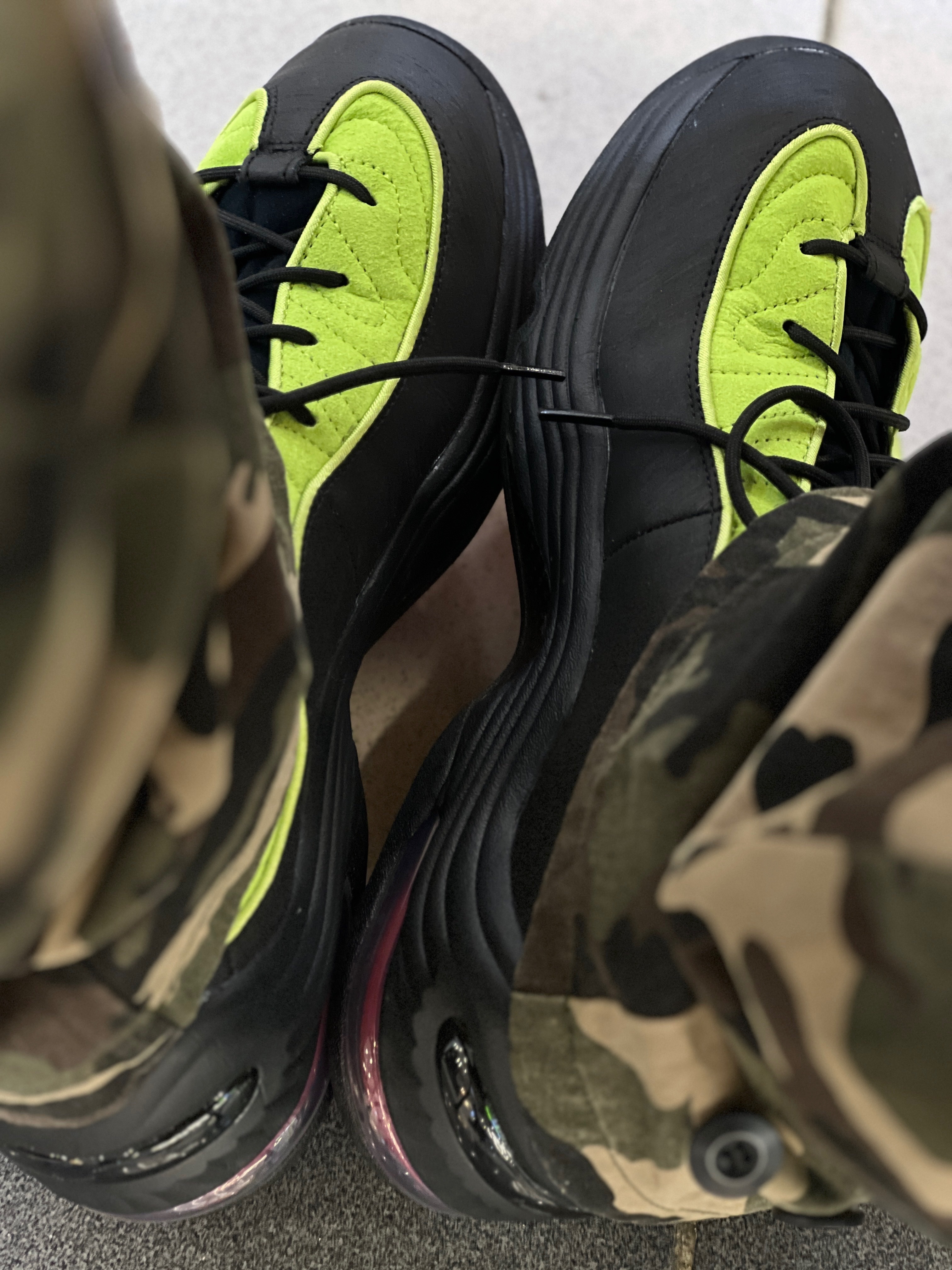 Nike x Stussy Air Penny II Vivid Green and Black 착용 스타일 - 2