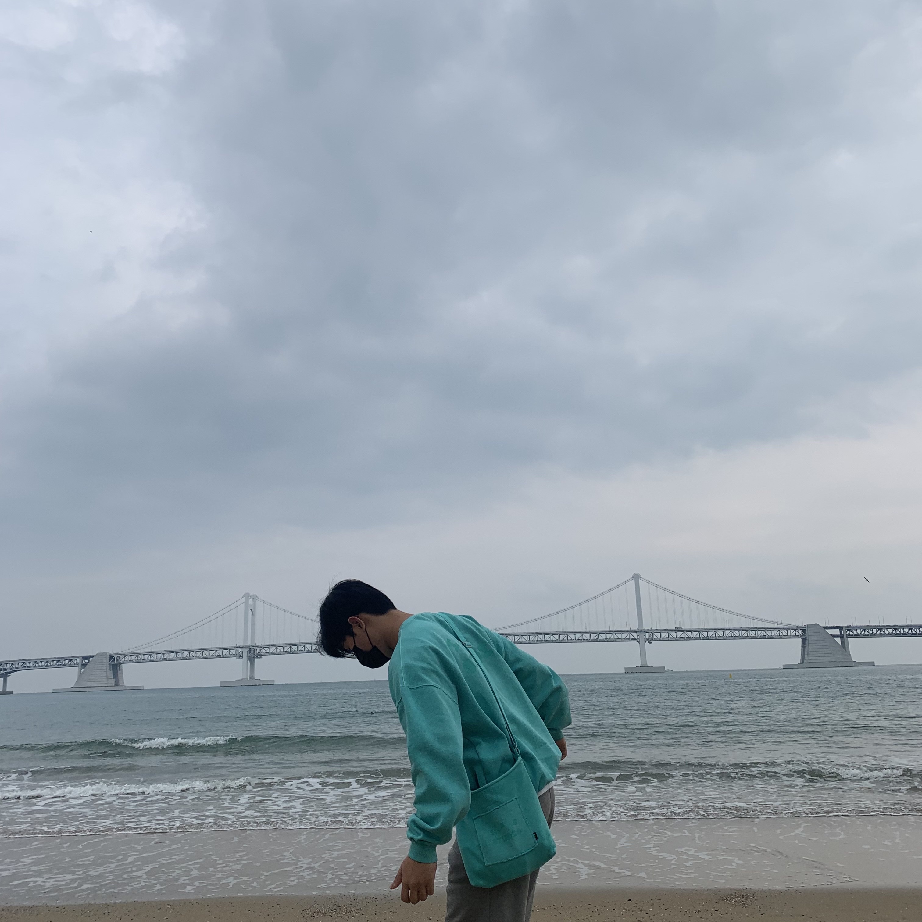 IAB Studio Pigment Sweatshirt & Mini Bag Jade 착용 스타일 - 2