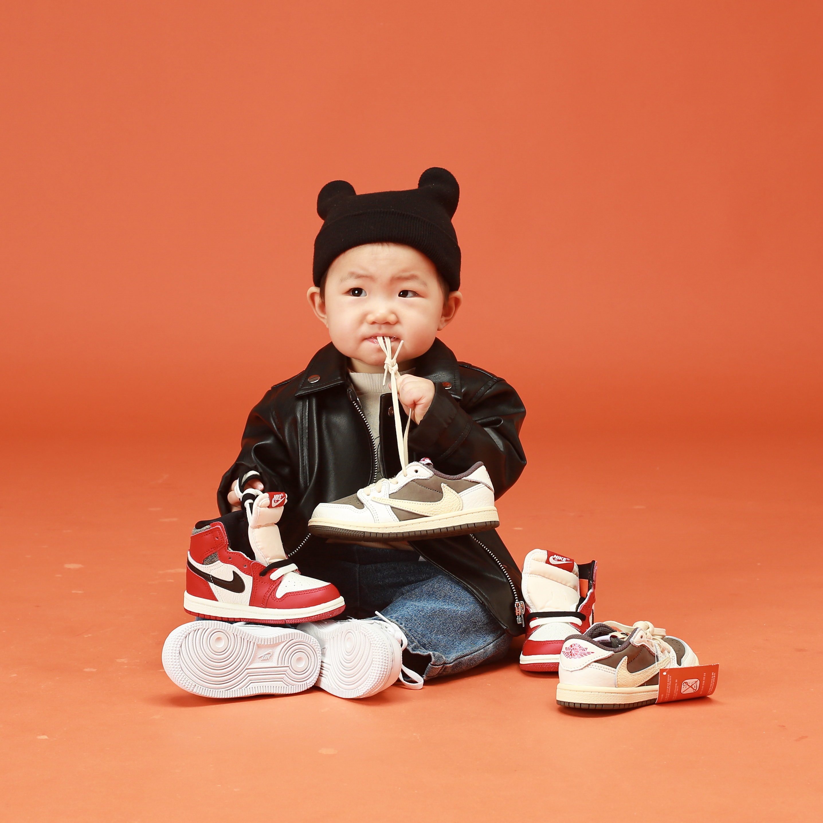 Nike x Off-White NRG Track Jacket Khaki - Asia, Jordan 1 x Travis Scott Retro Low OG SP Sail and Ridgerock 착용 스타일 - 2