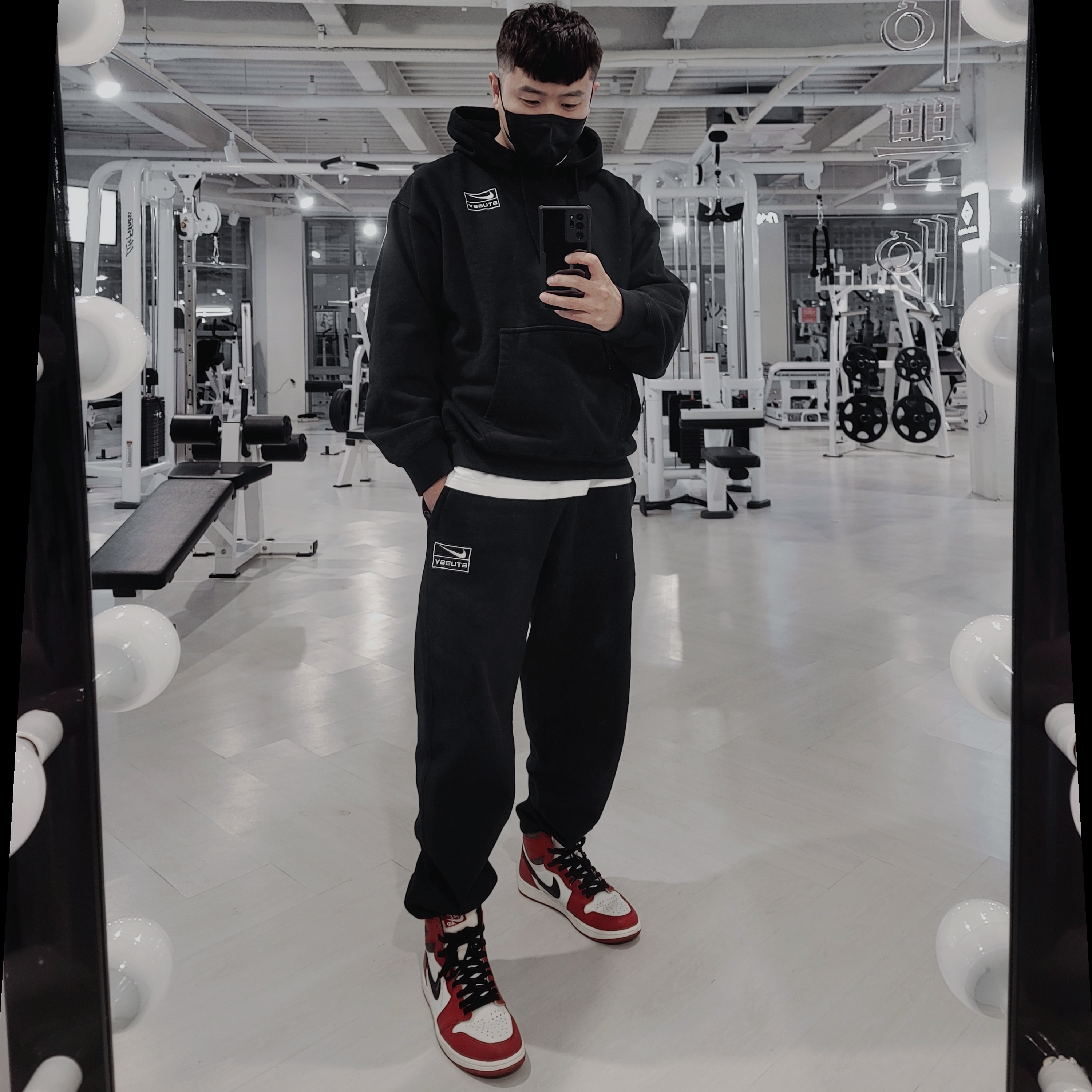 Nike x Stussy NRG RA Washed Pullover Hoodie Black (DN4028-010), Nike x Stussy NRG RA Washed Fleece Pants Black (DN4030-010) 착용 스타일