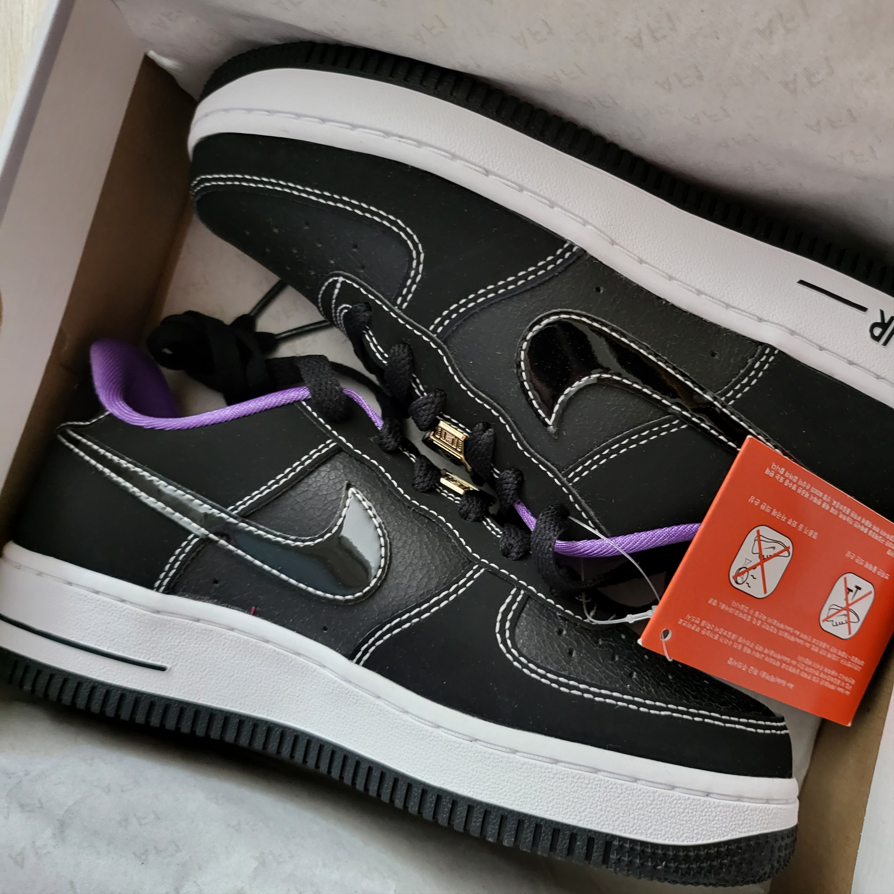 (GS) Nike Air Force 1 LV8 World Champ Black Iron Grey 착용 스타일