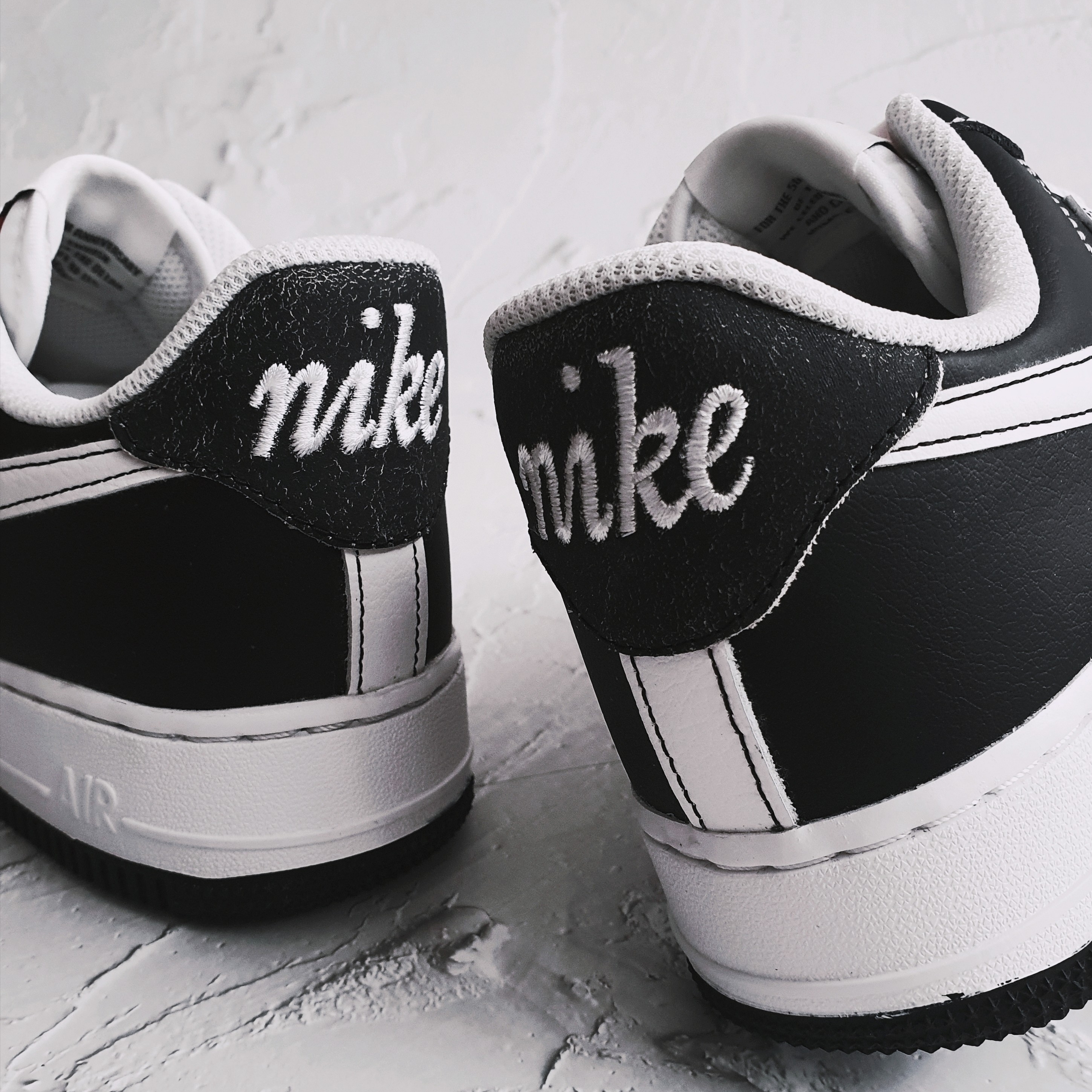 Nike Air Force 1 '07 First Use Black White 착용 스타일 - 2