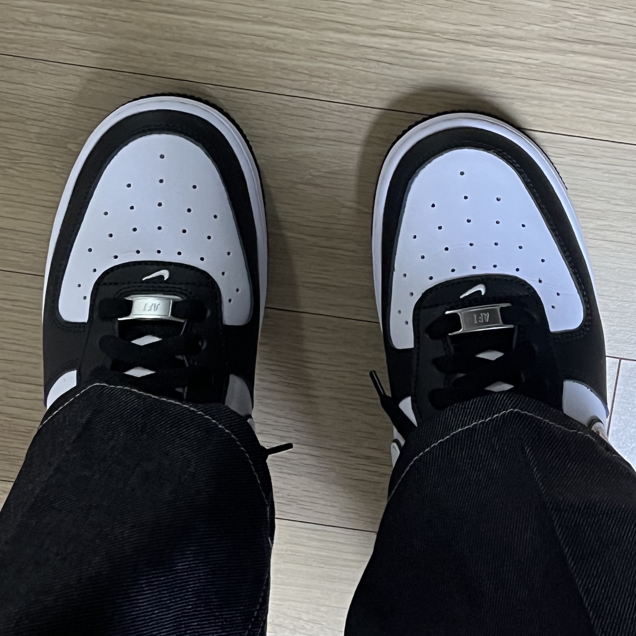 Nike Air Force 1 '07 Black White 착용 스타일