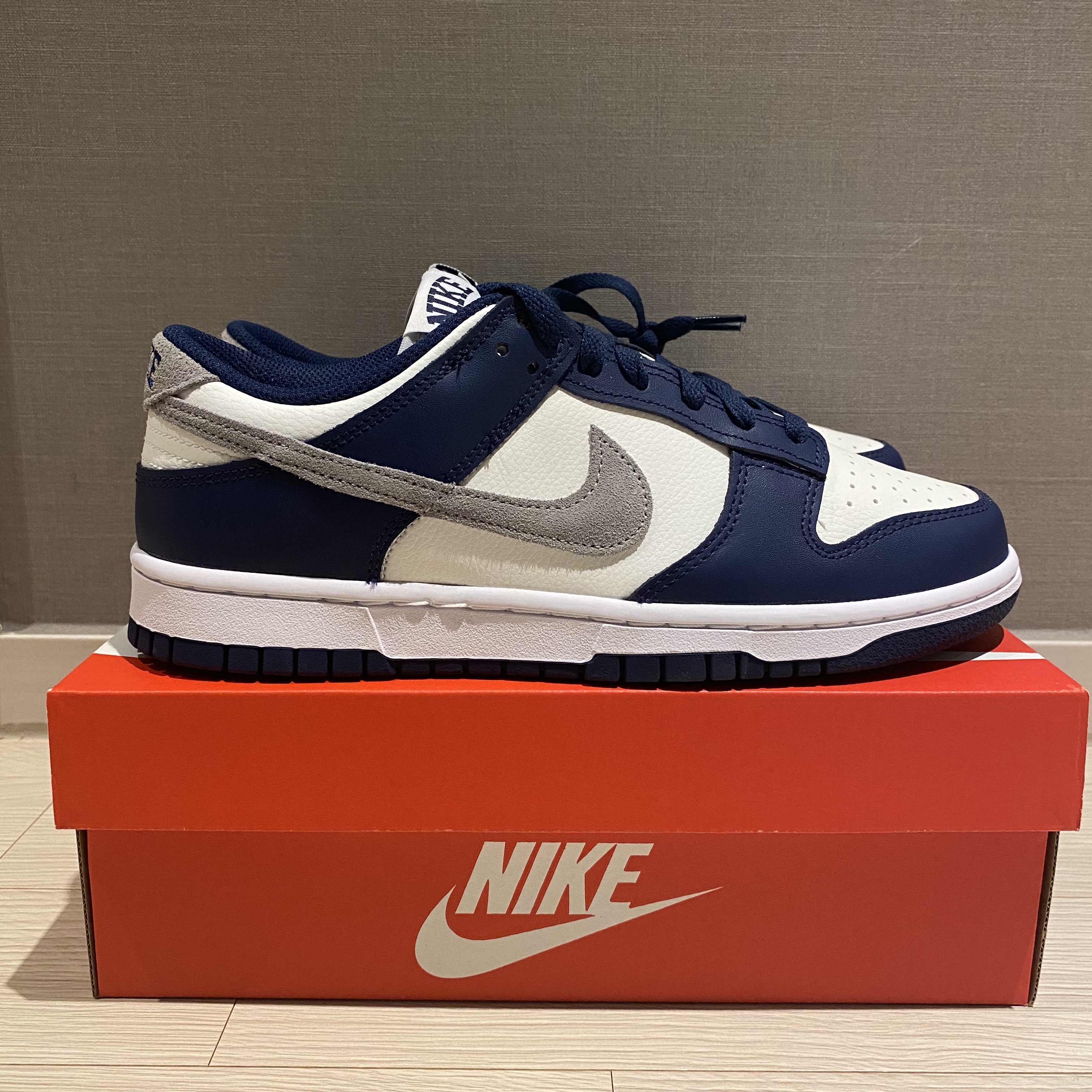 Nike Dunk Low Midnight Navy 착용 스타일 - 2