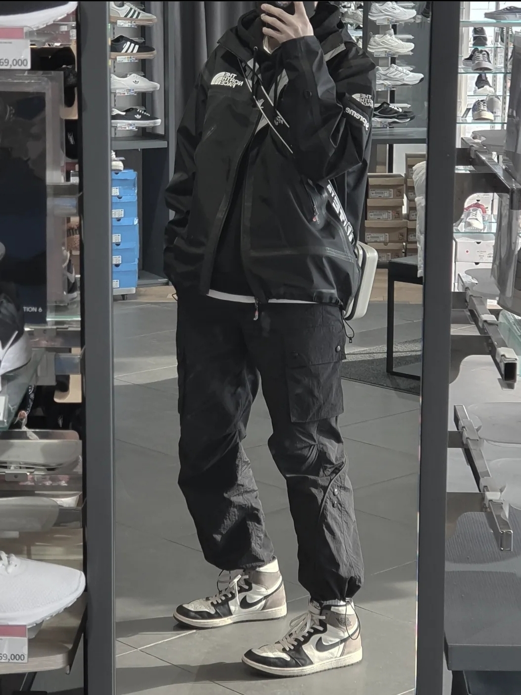 Supreme x The North Face Summit Series Outer Tape Seam Jacket Black - 21SS, Off-White x Amore Pacific Protection Box (Without Cosmetics) 착용 스타일